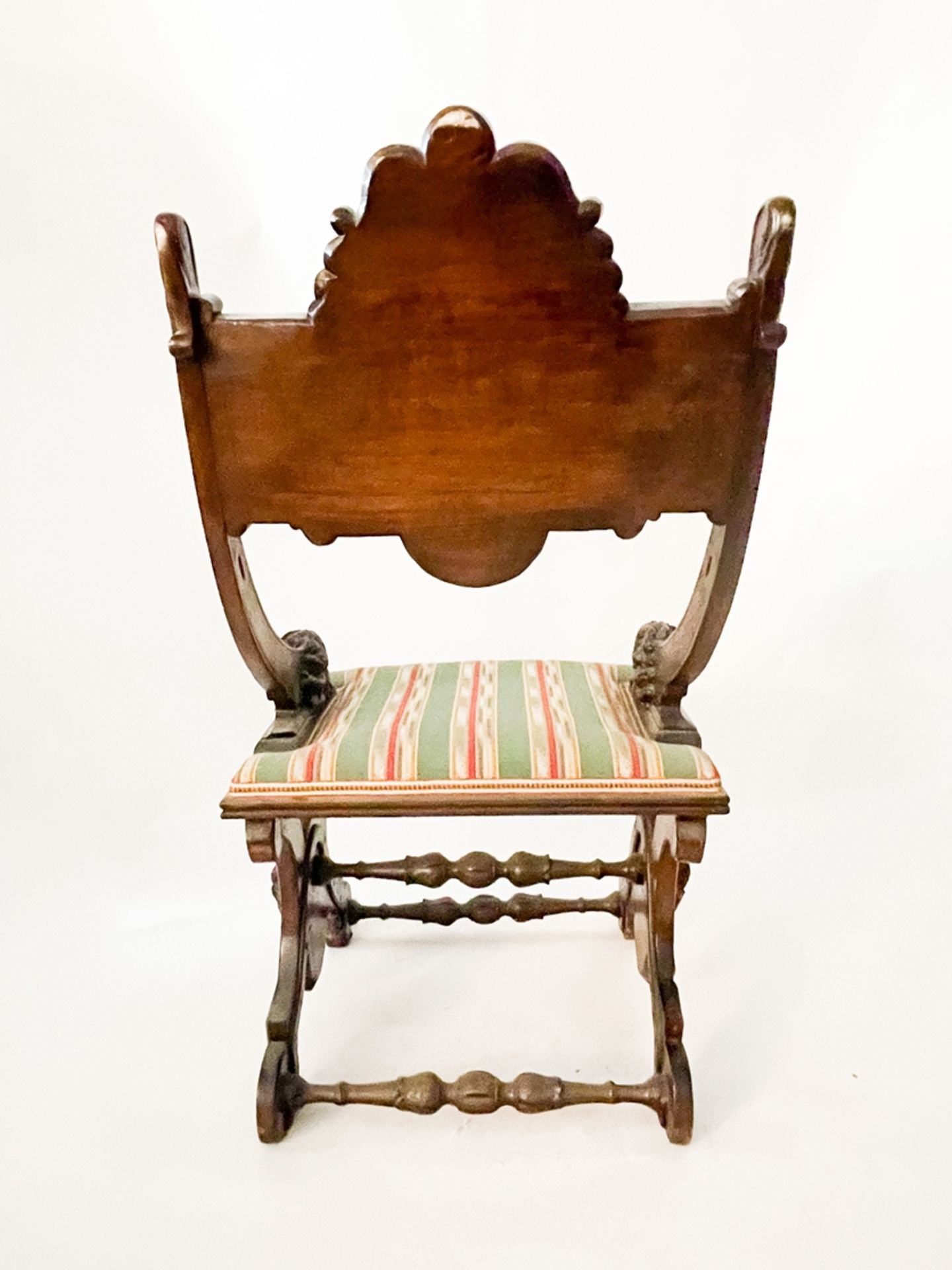 Prunkvoller Stuhl mit Löwenköpfen - Image 5 of 7