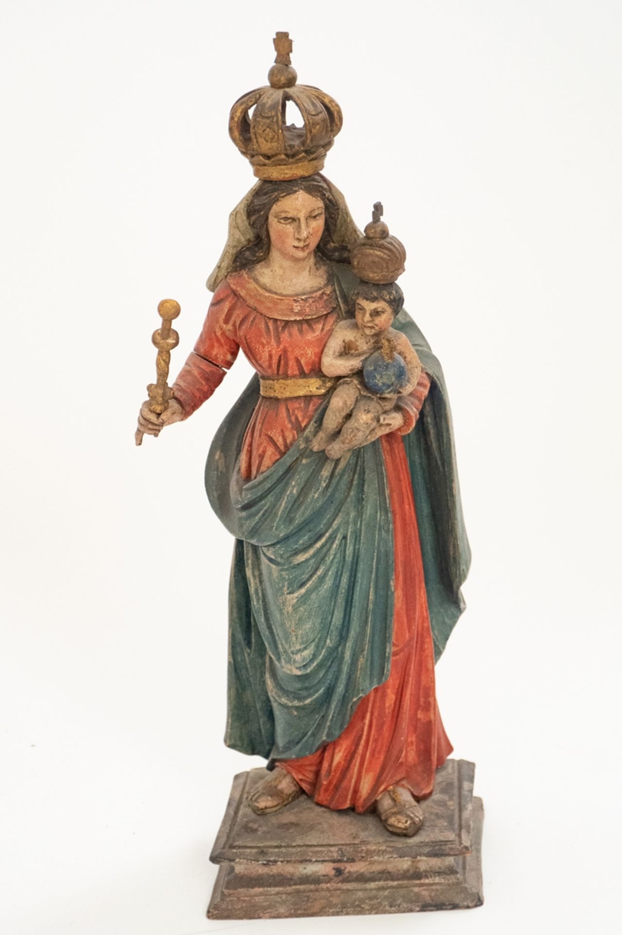 Geschnitzte Madonna mit Kind