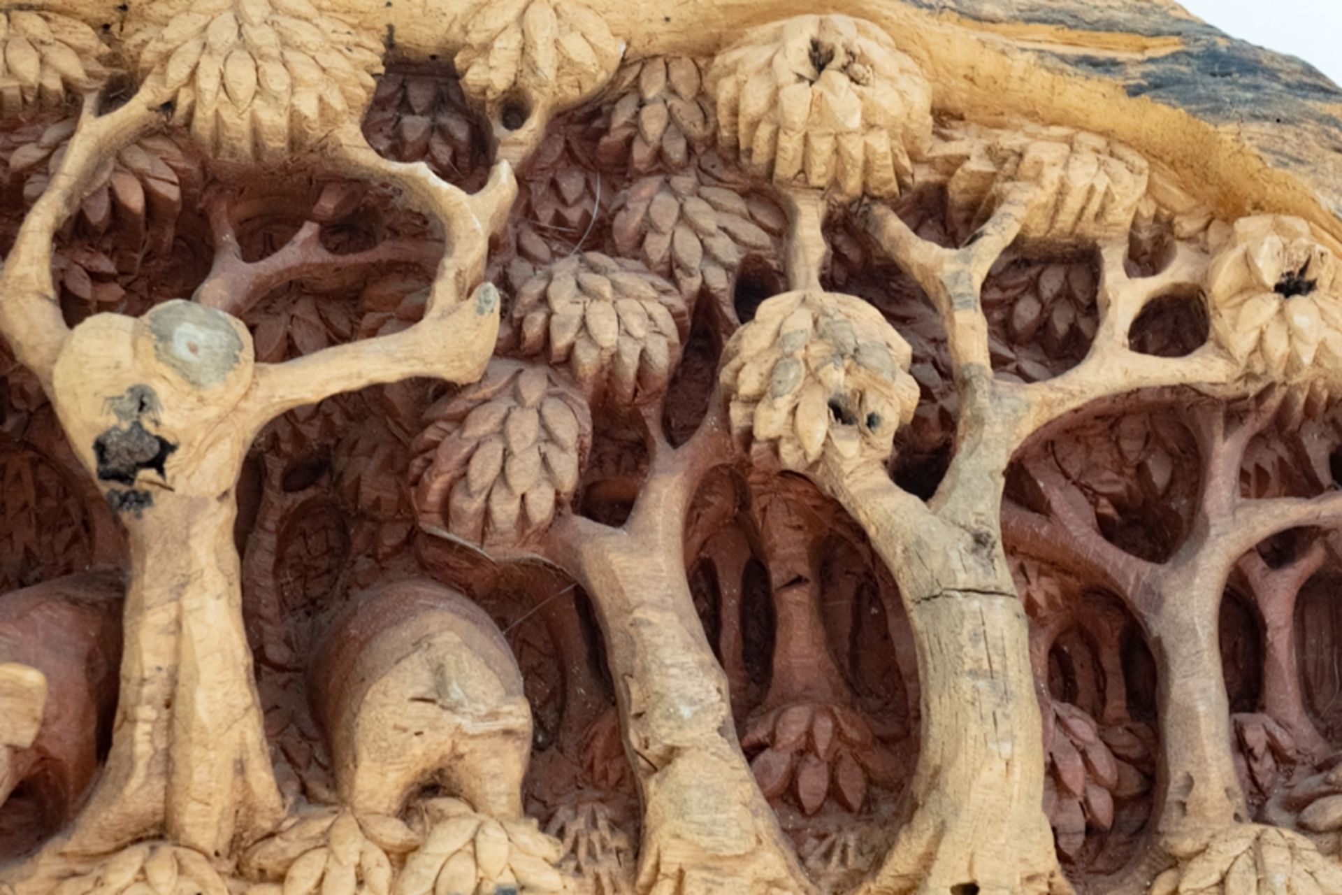 Reliefbild "geschnitze Bäume und Tiere" - Bild 8 aus 9