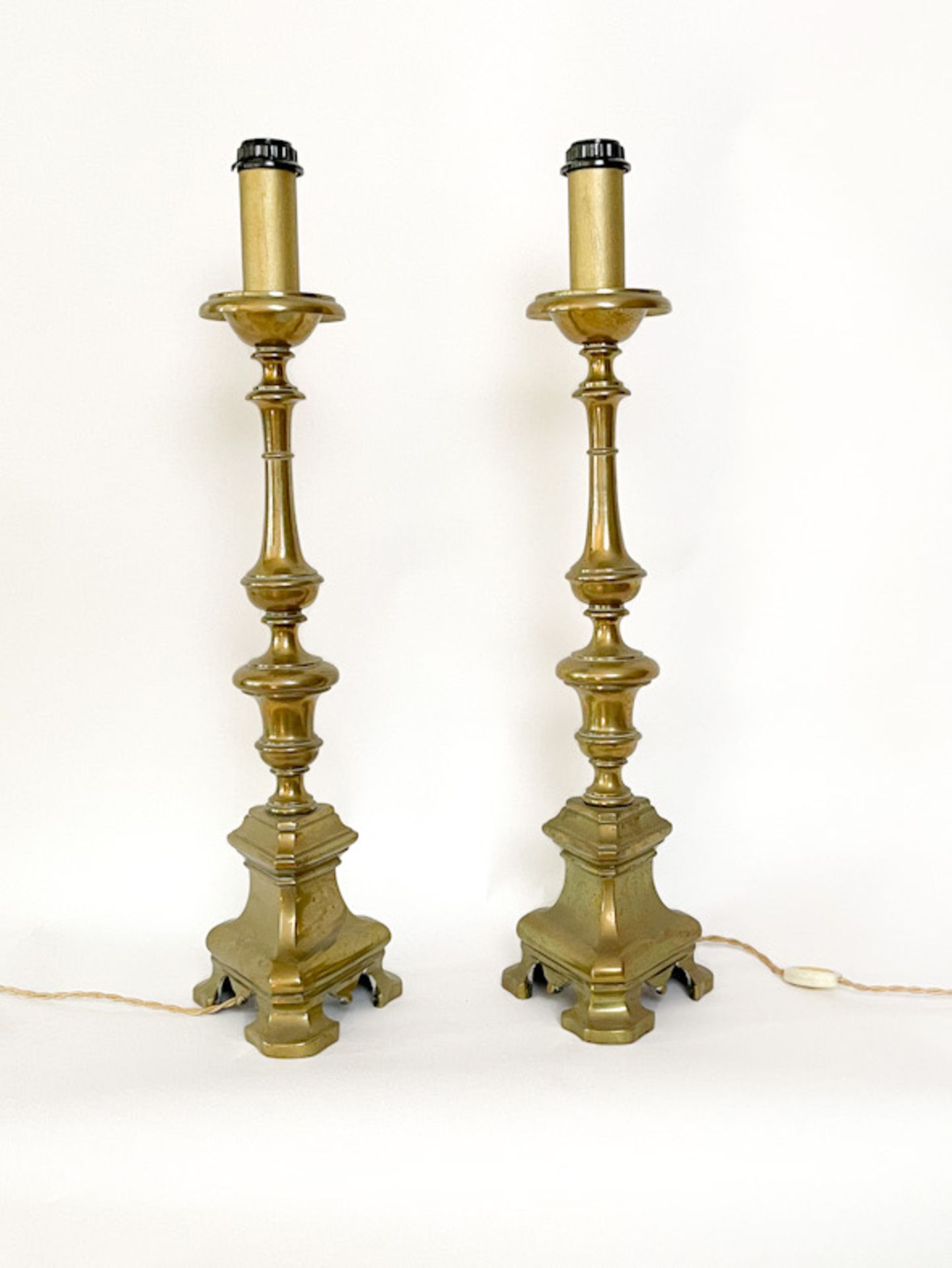 Paar Bronze Kerzenständer