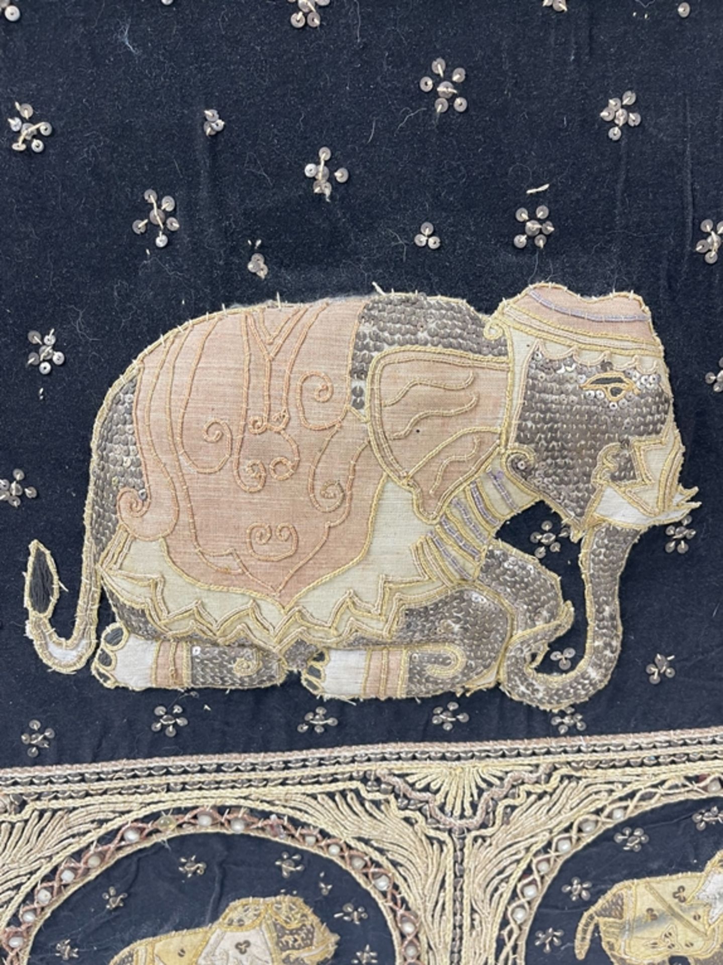 Großes altes asiatisches Stickbild - Image 10 of 12