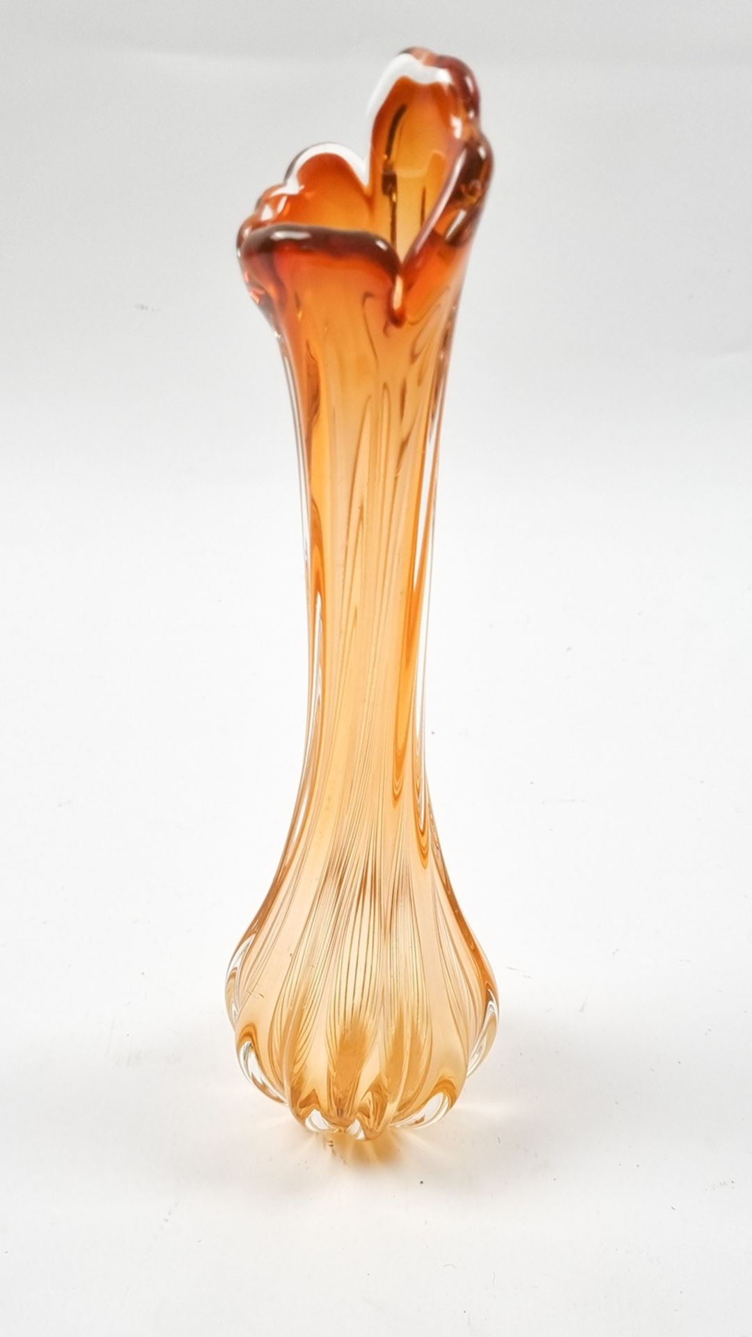 Geschwungene, gedrehte orangene Murano Vase
