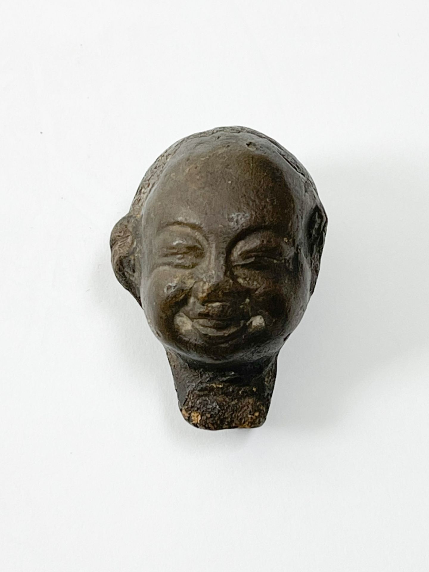 Kleiner geschnitzter Buddha/Chinese  - Bild 2 aus 8