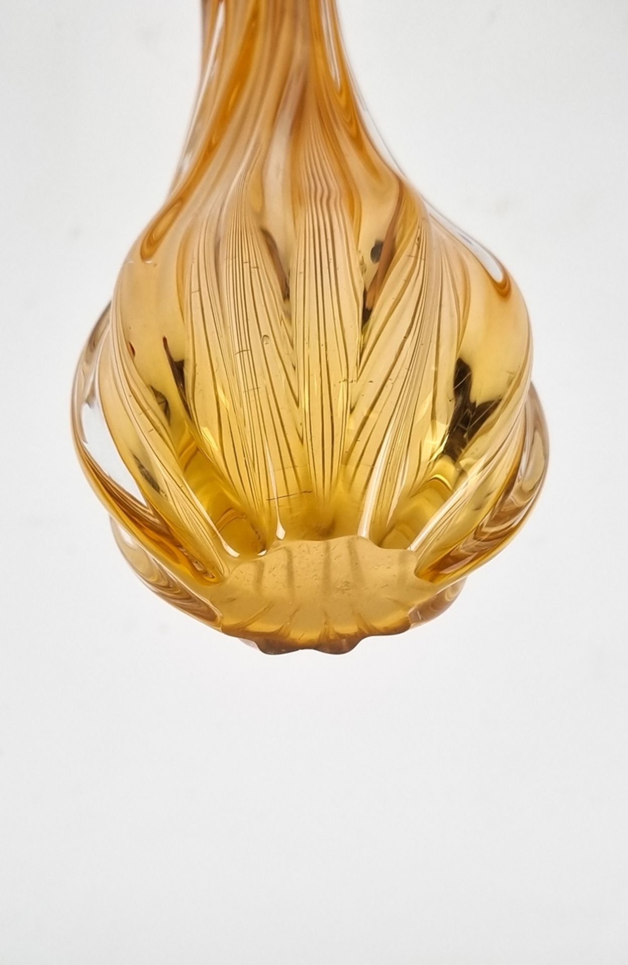 Geschwungene, gedrehte orangene Murano Vase - Image 3 of 3