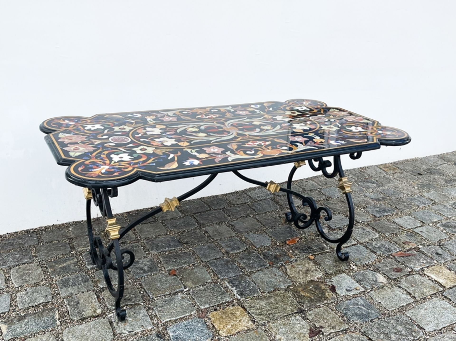 Prunkvoll eingelegter Pietra Dura - Tisch 