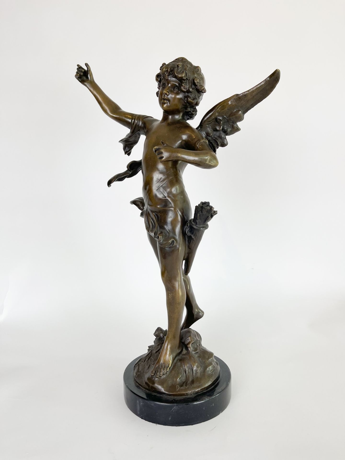 Große Bronzefigur "geflügelter Putto"
