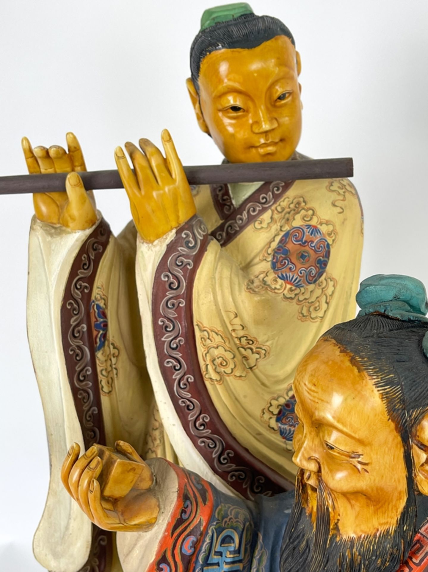 Chinesische Skulptur aus Pappelholz und Elfenbein  - Bild 6 aus 12