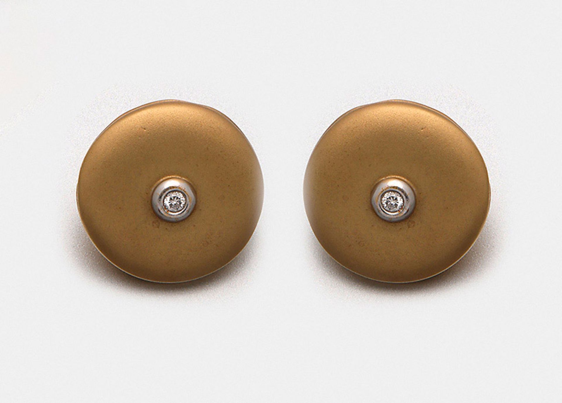 Paar moderne Brillant-Ohrringe