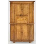 Großer Biedermeier-Geschirrschrank