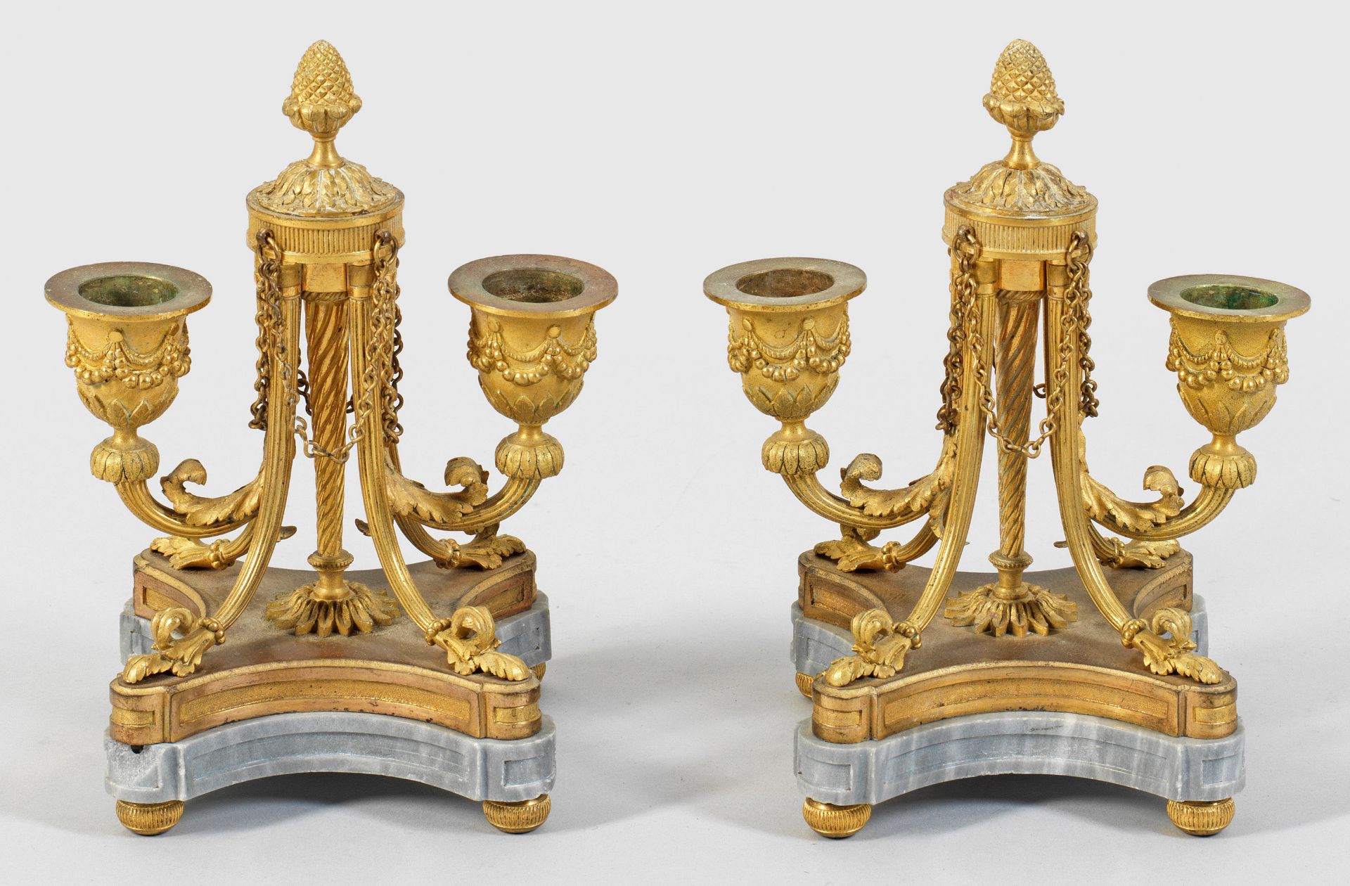 Paar elegante Louis XVI-Tischleuchter von Henri Picard