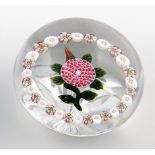 Paperweight mit Blüte und Millefiori von Baccarat