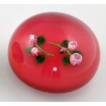 Paperweight "Semi de roses fond rouge" Baccarat 1995