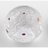 Floral gestalteter Paperweight von Saint-Louis