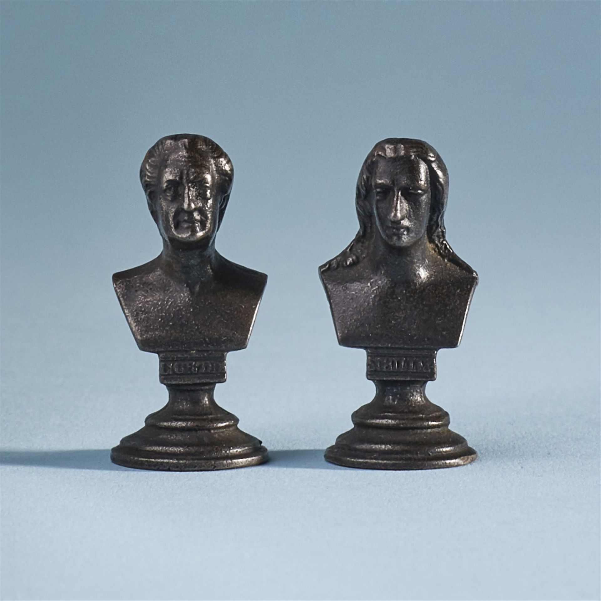 Zwei seltene Miniaturbüsten von Goethe und Schiller