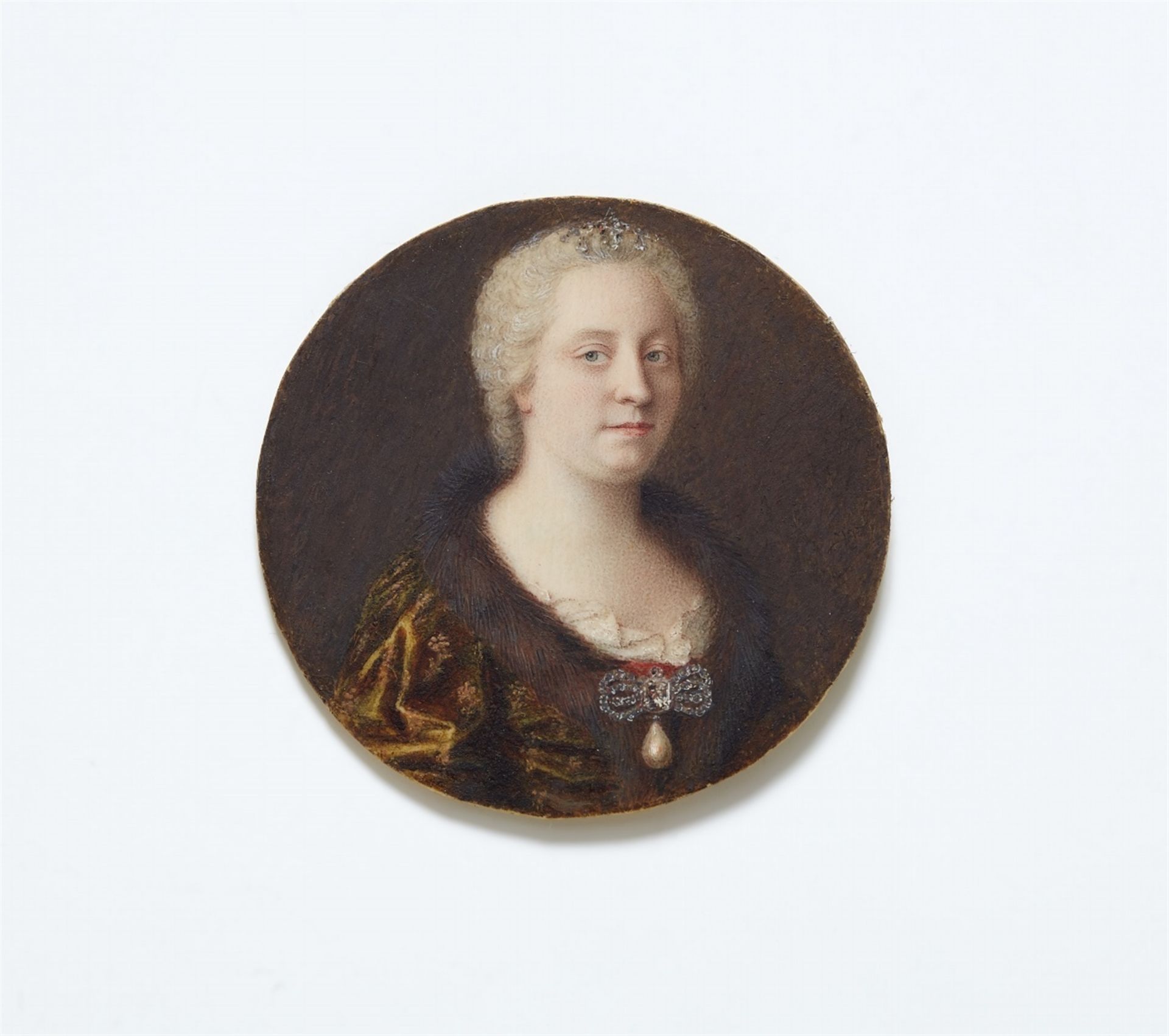 A tortoiseshell snuff box with a portrait of Empress Maria Theresia - Image 2 of 3