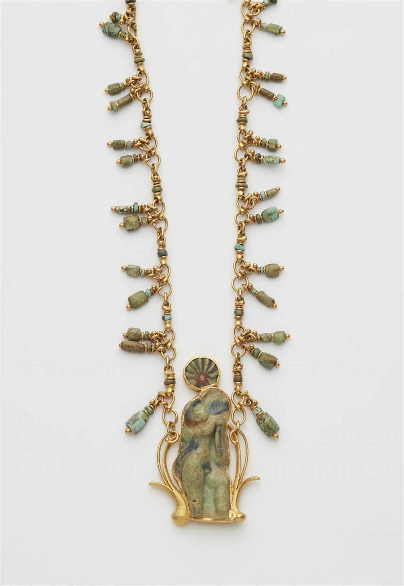 A 22k gold necklace with an ancient Roman relief fragment - Image 3 of 3