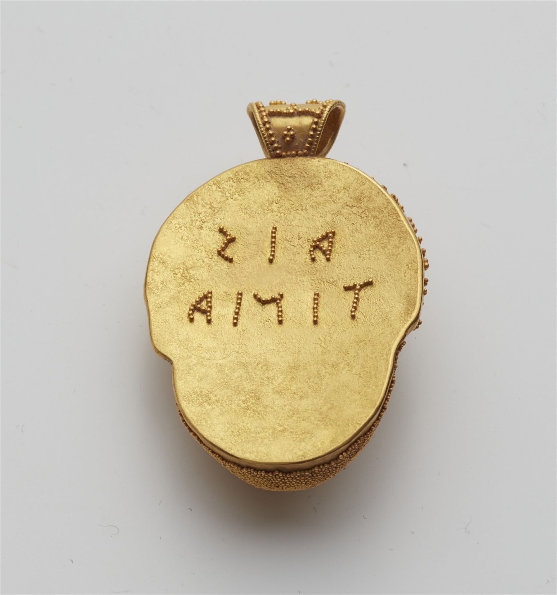 A gold granulation pendant - Image 2 of 2