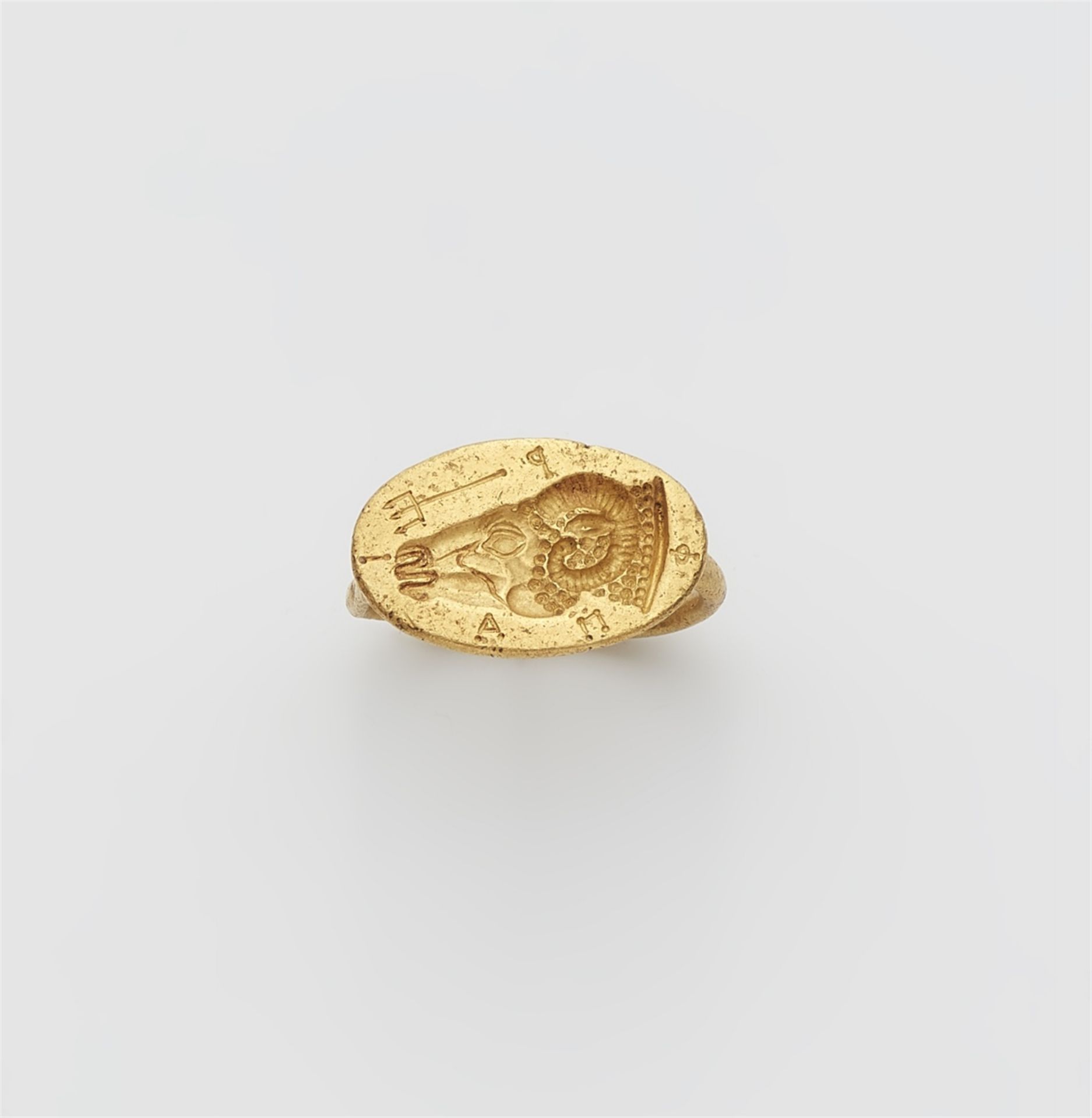 A 22k gold seal ring after a Hellenistic model - Image 3 of 3