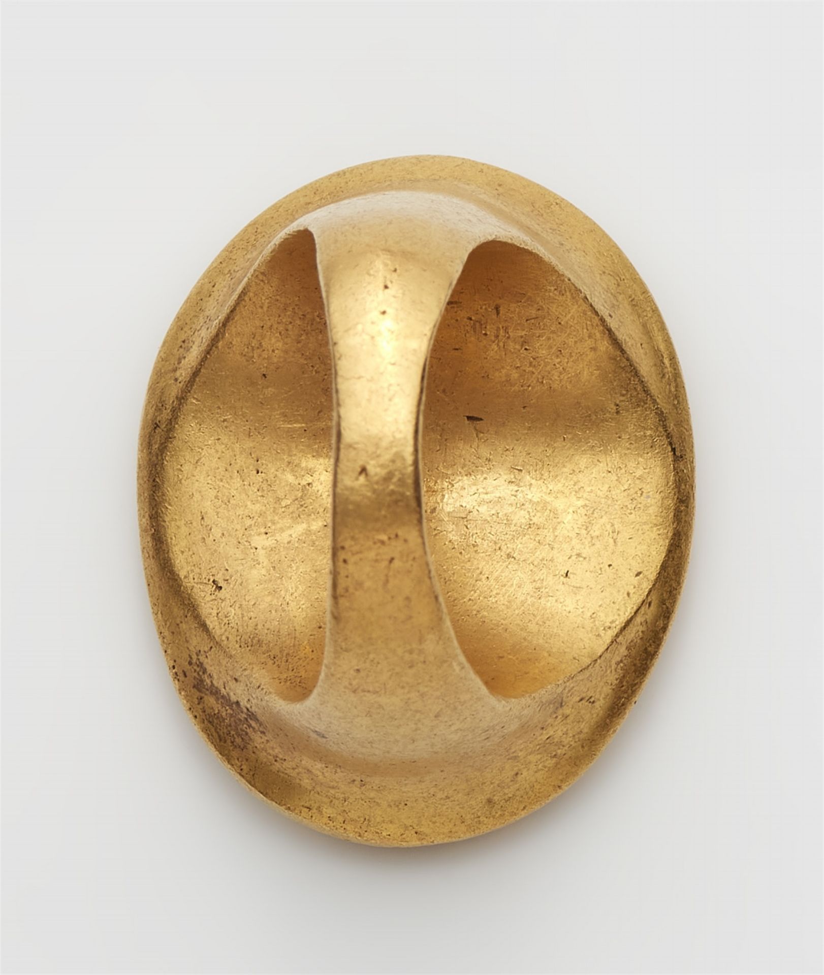 A 22k gold ring with a Roman intaglio - Image 2 of 3