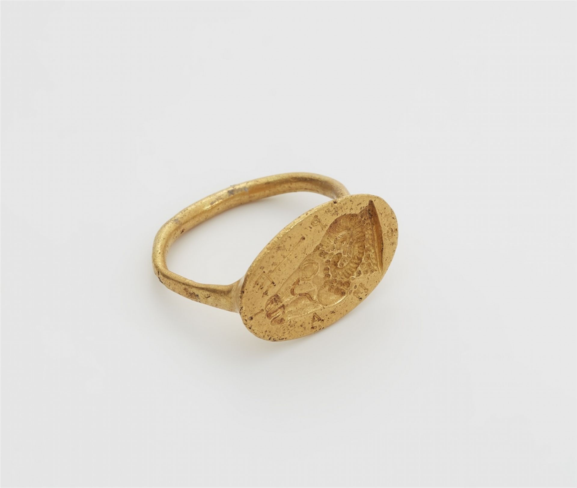A 22k gold seal ring after a Hellenistic model