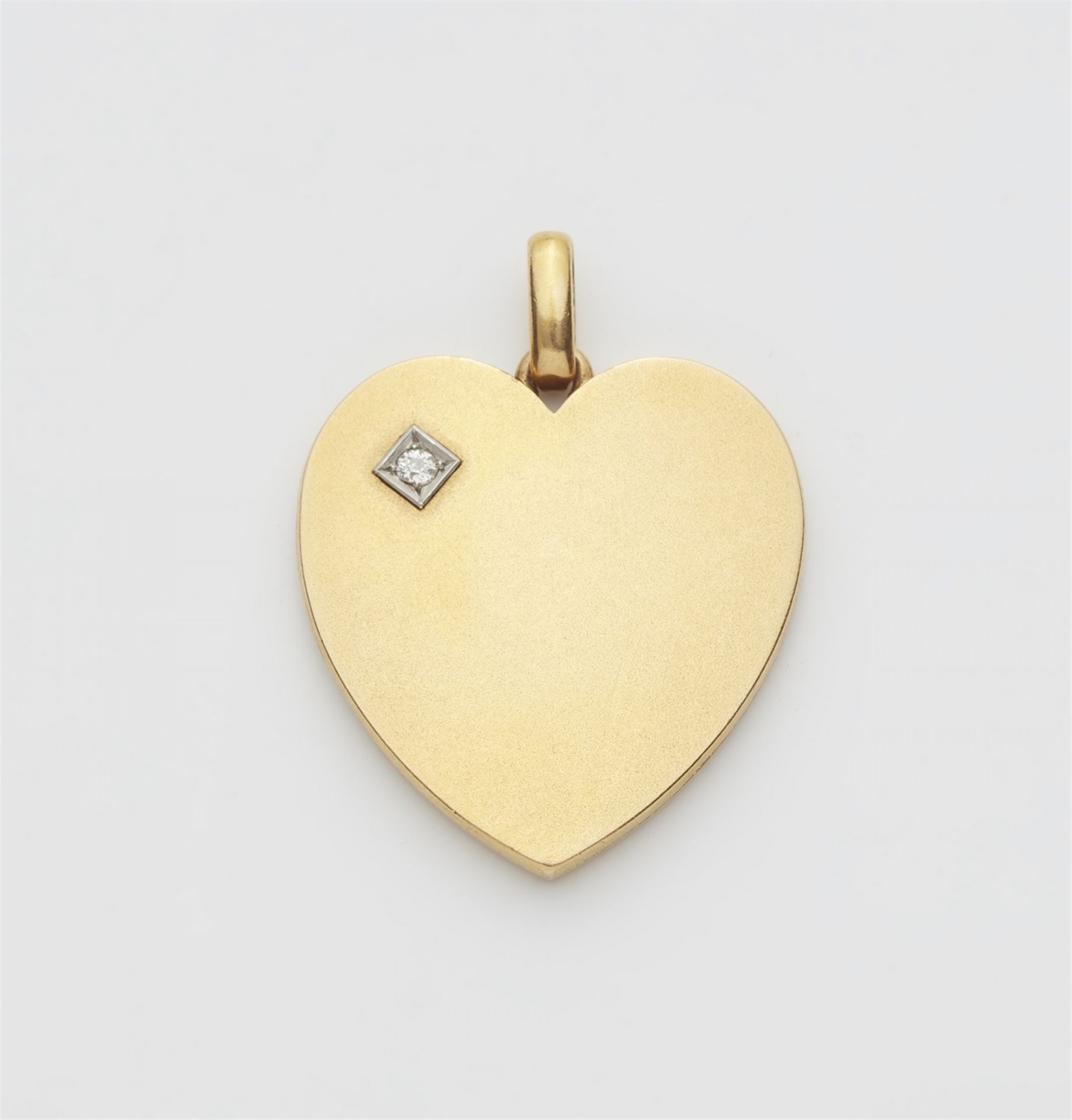 An 18k gold heart medallion