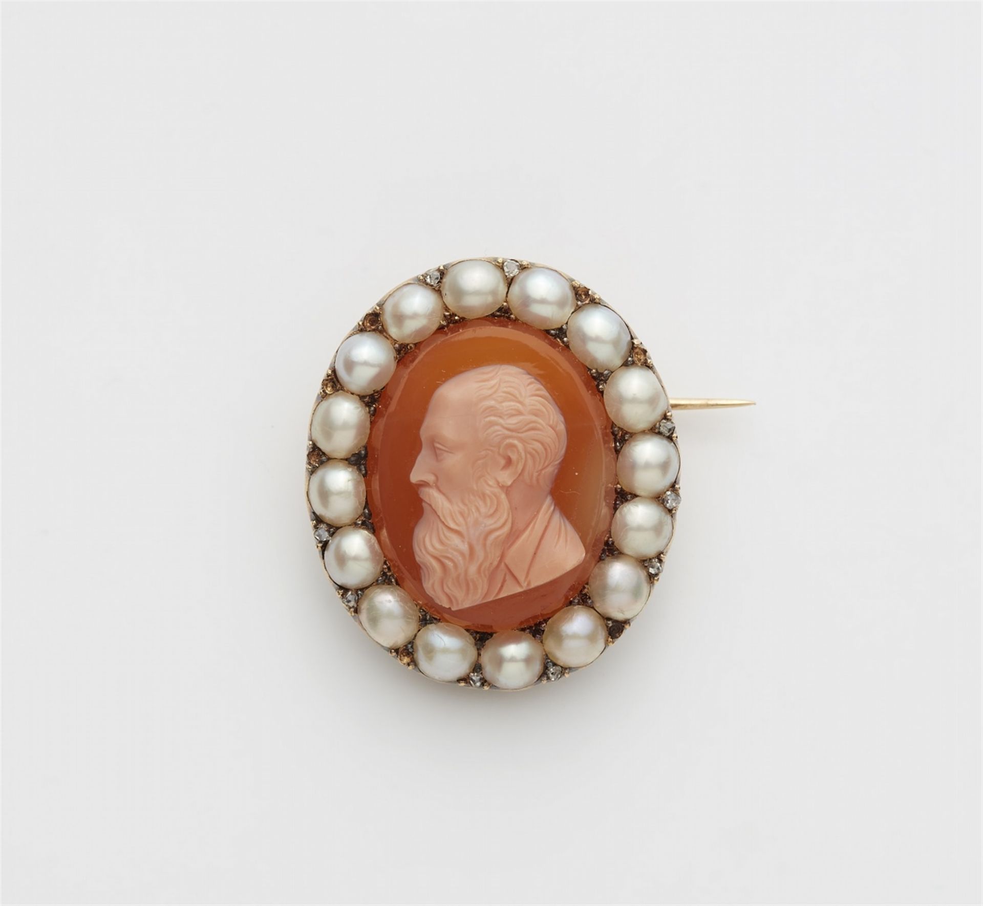 An 18k gold agate cameo and pearl brooch