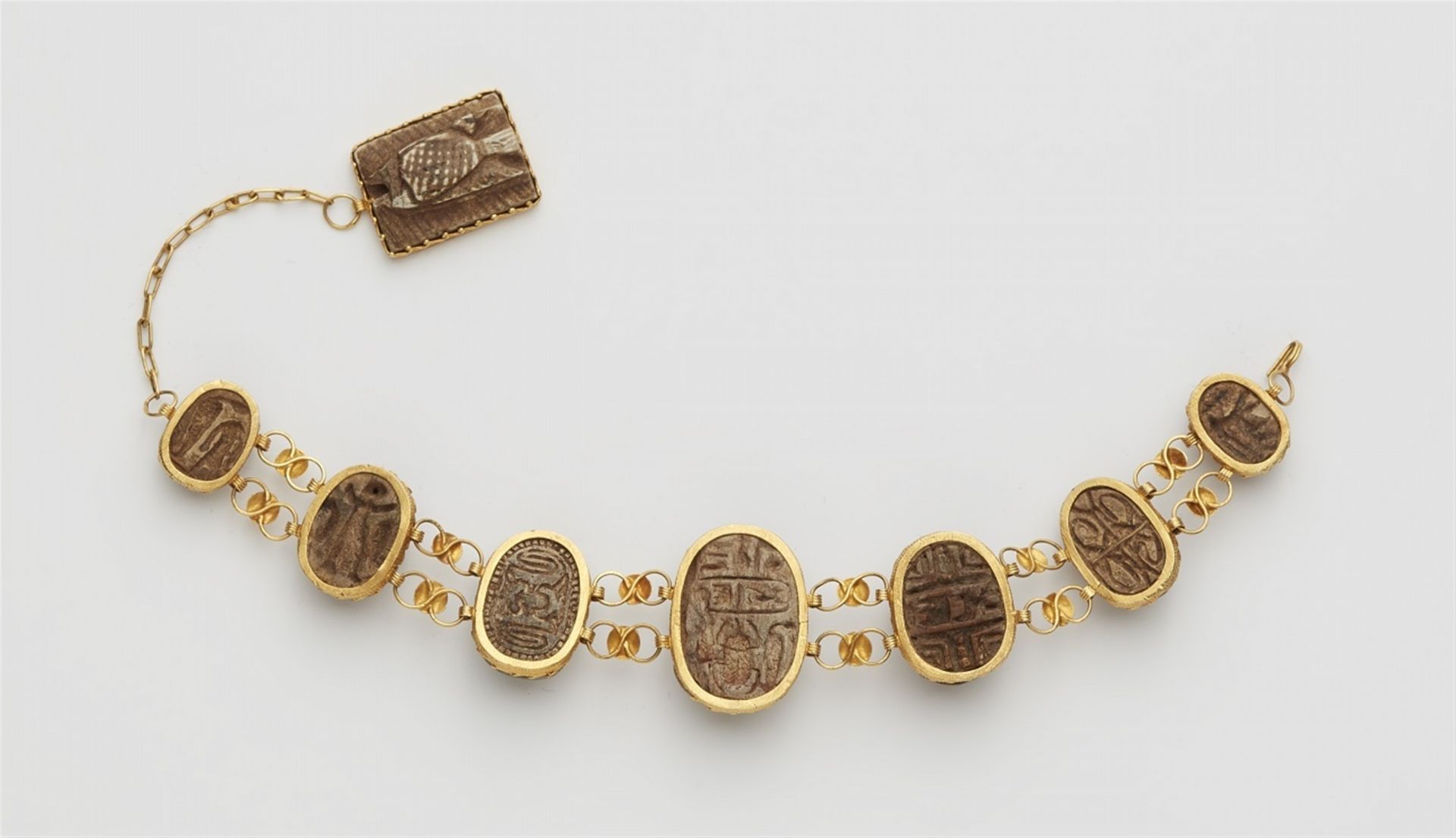 Armband mit antiken Skarabäen - Bild 2 aus 2