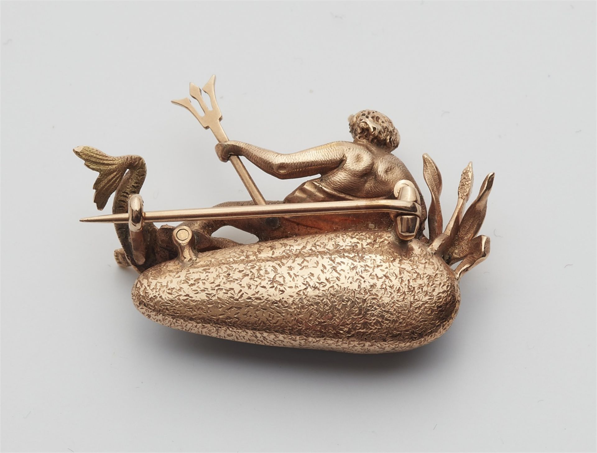 A 14k red gold Poseidon brooch - Image 2 of 2