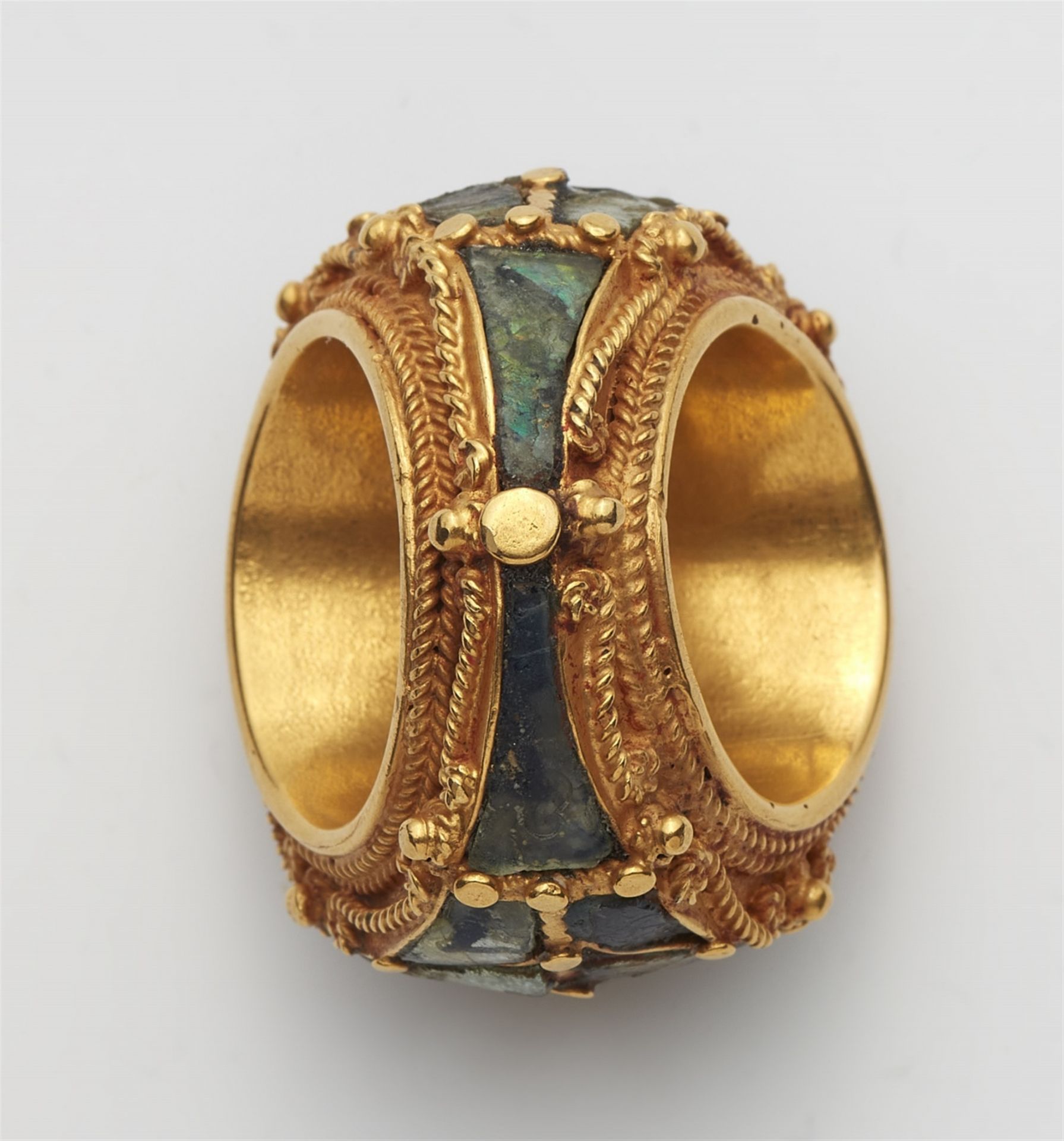 A 22k gold Historicist ring with Roman glass mosaic - Image 3 of 3