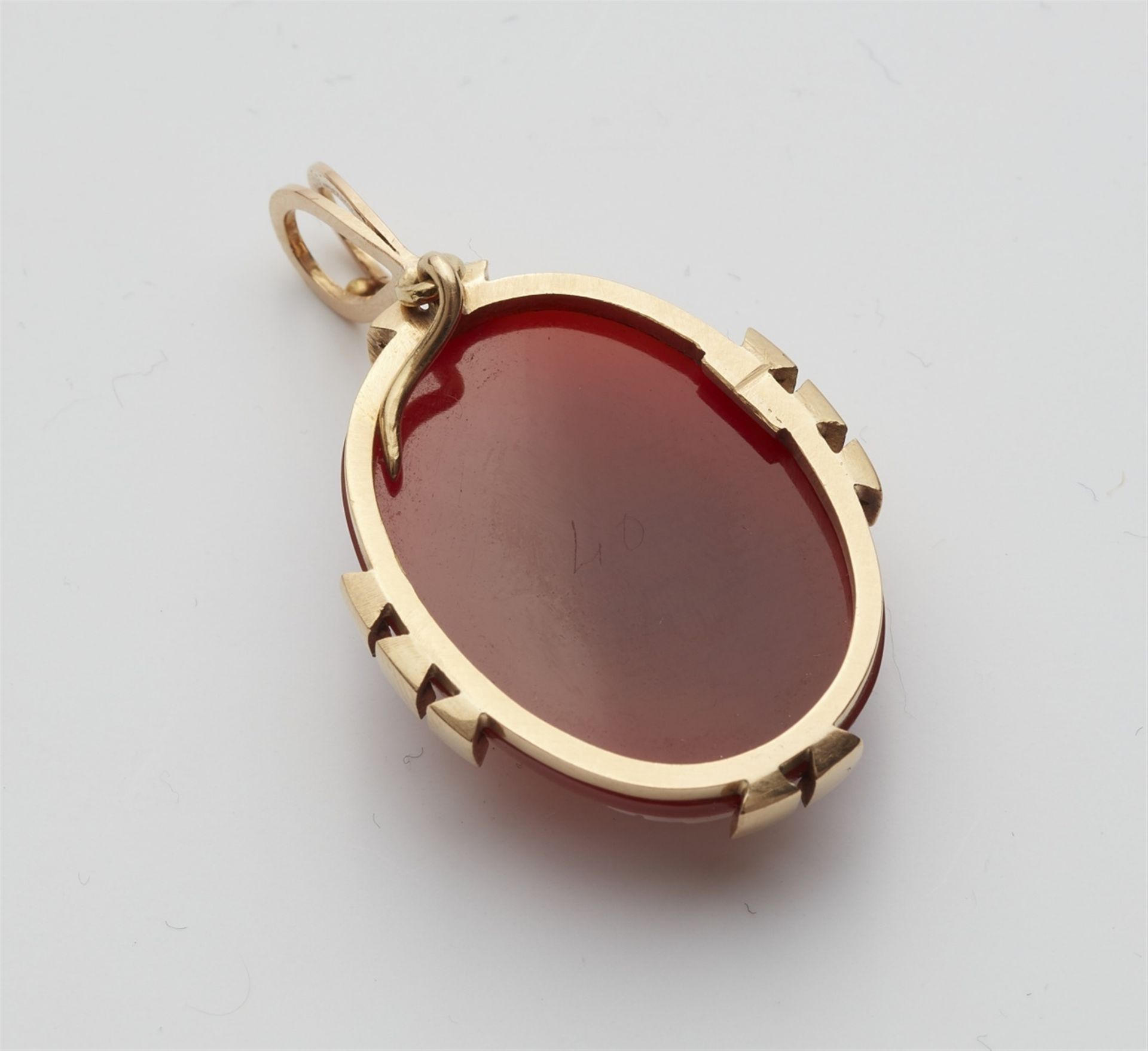 An 18k gold agate pendant - Image 2 of 2