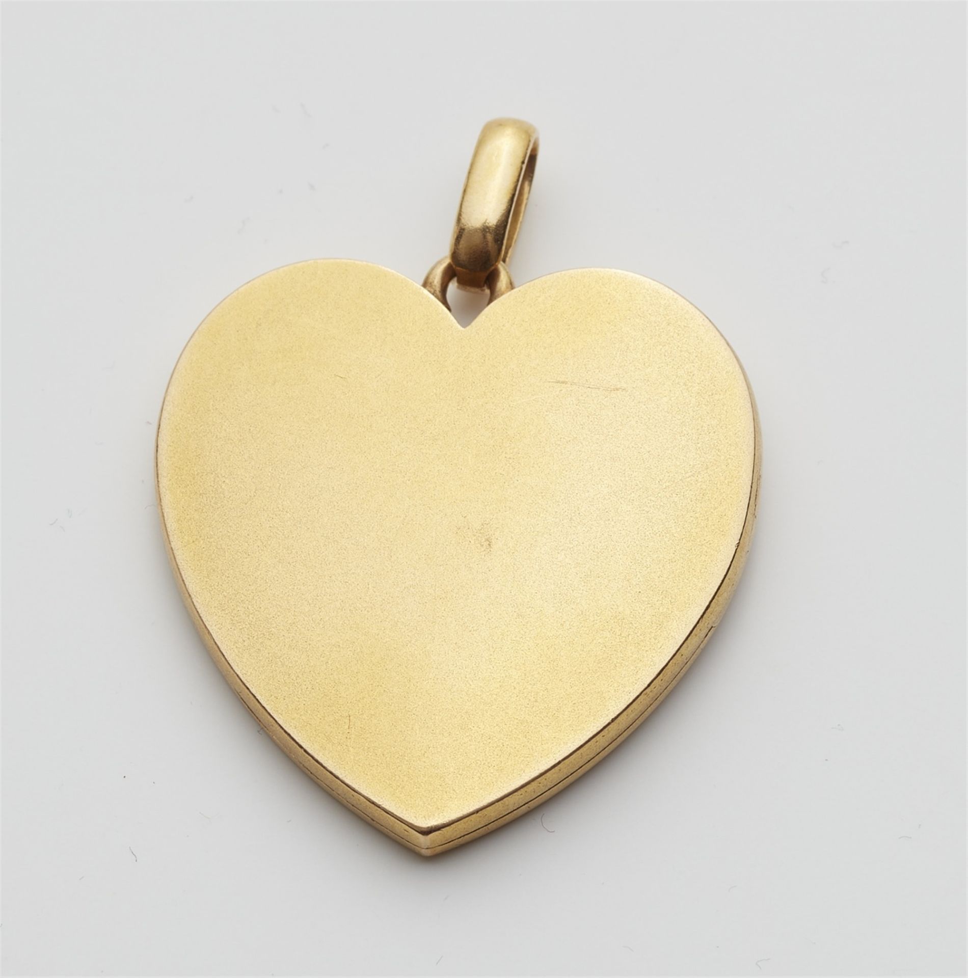 An 18k gold heart medallion - Image 3 of 3