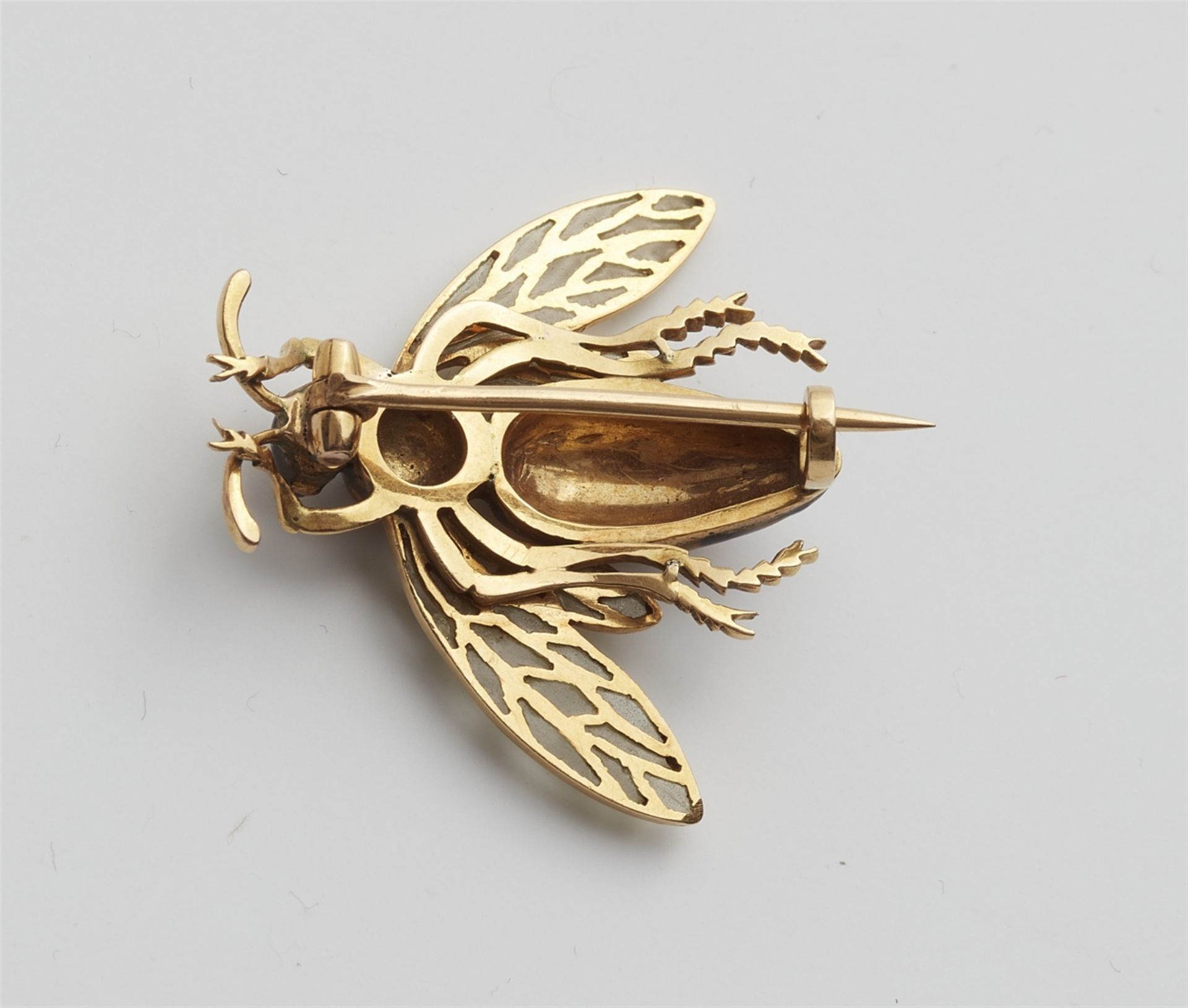 An 18k gold Art Nouveau bee brooch - Image 2 of 2