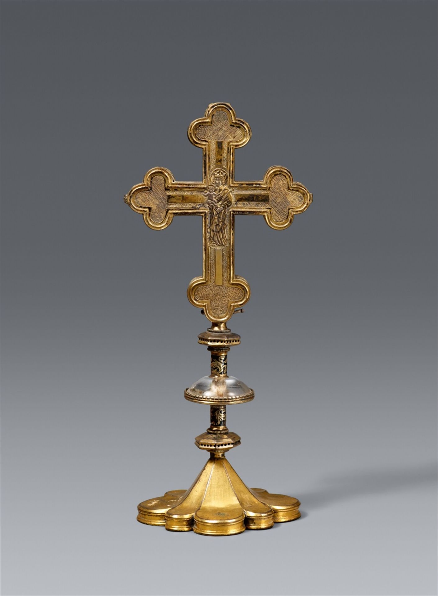 A 15th century German copper reliquary cross - Image 2 of 2