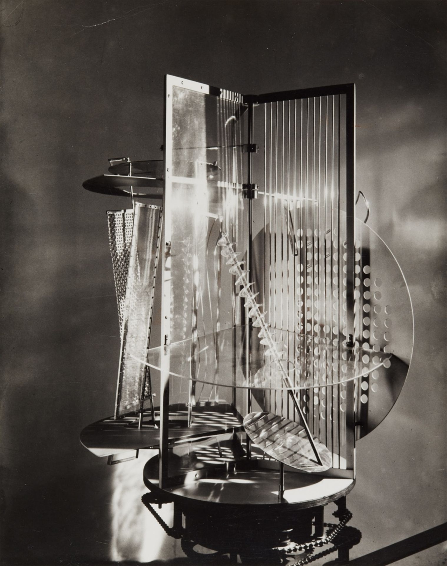 László Moholy-Nagy<BR>Licht-Raum-Modulator