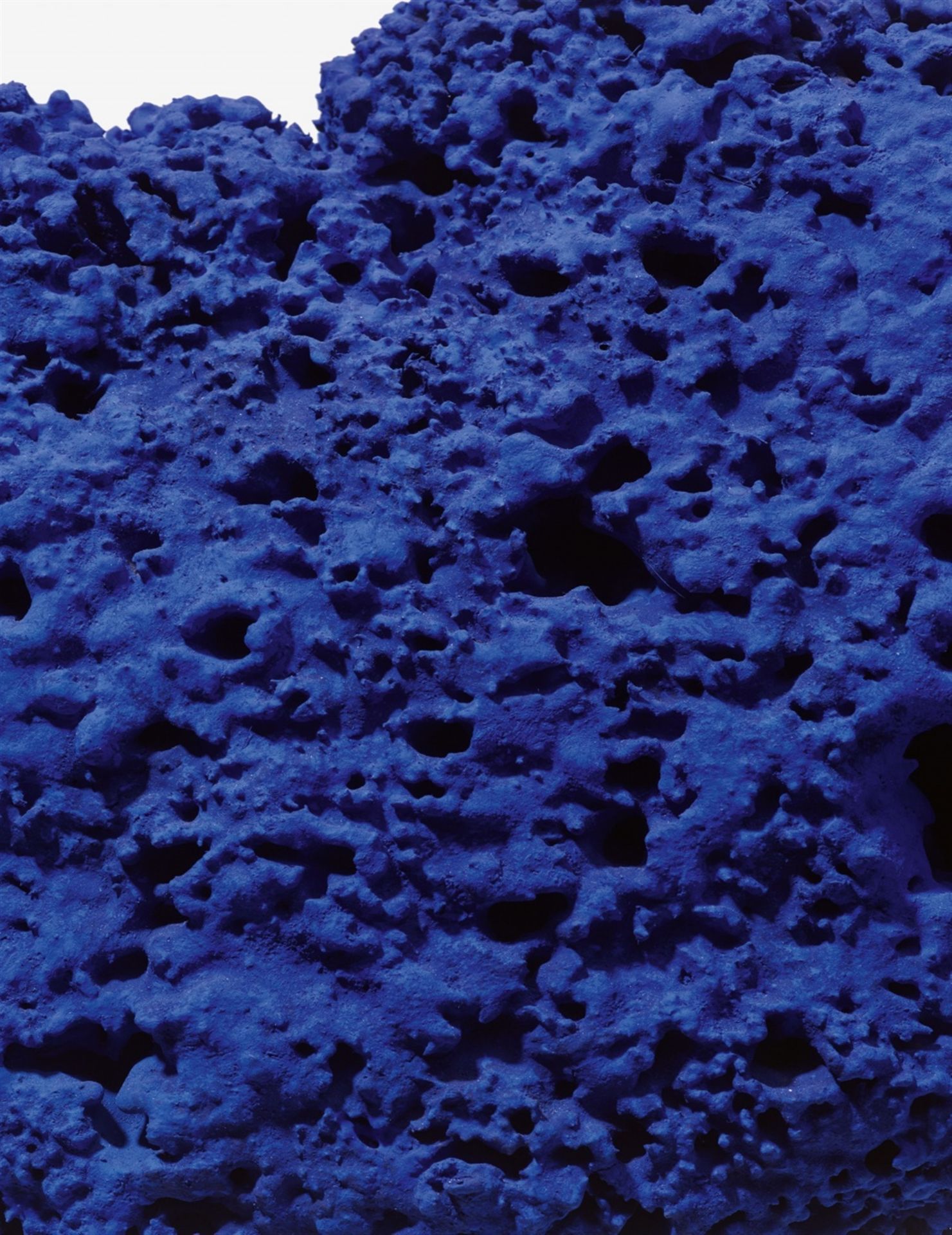 Yves Klein<BR>Sculpture éponge bleue sans titre, (SE 328) - Image 4 of 5