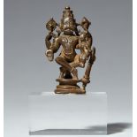Kleine Figur des Narasimha. Kupferlegierung. Süd-Indien. Wohl 16. Jh.