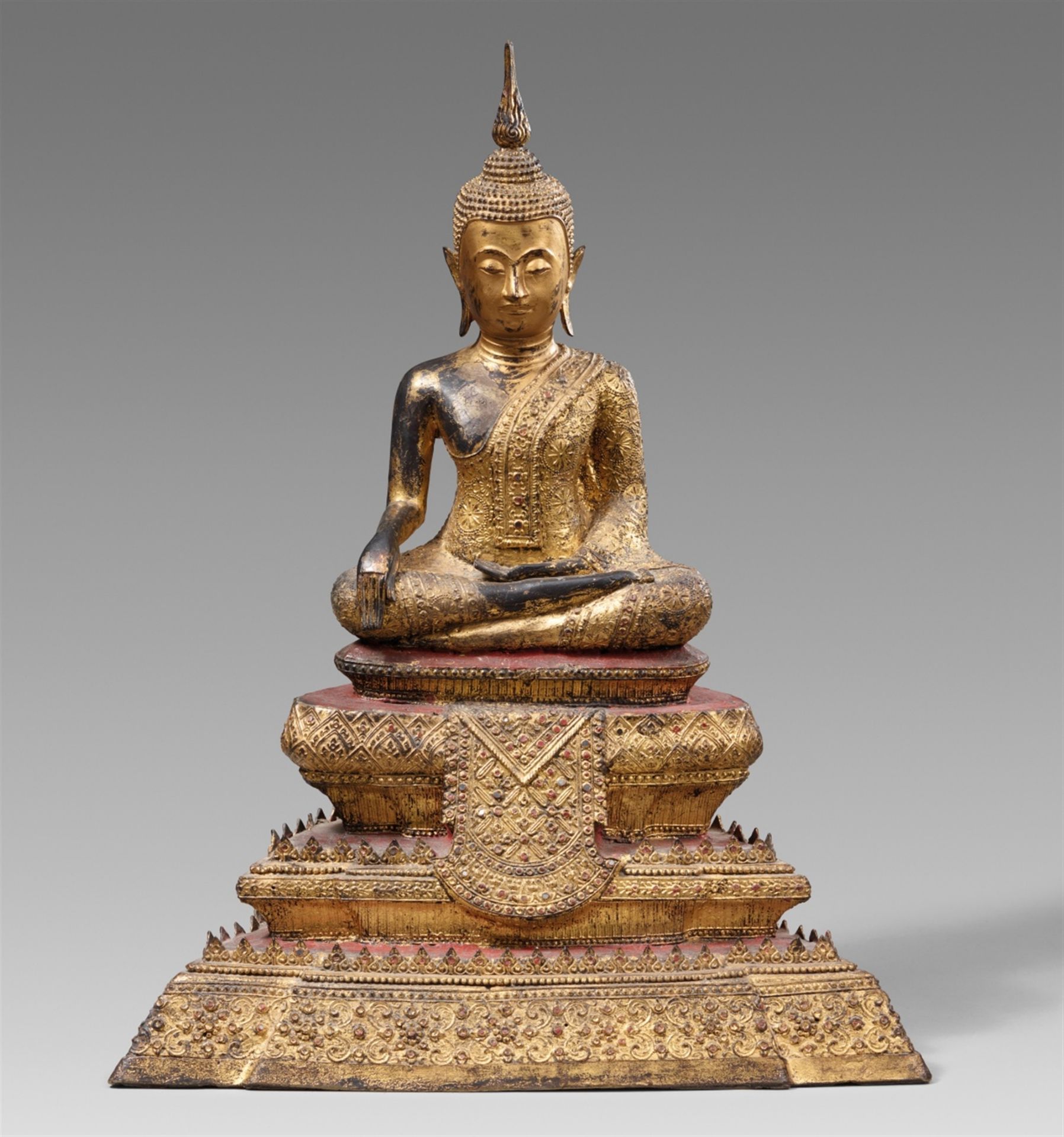 Buddha Shakyamuni. Bronze, über Schwarzlack vergoldet, und roter Lack. Thailand, Ratanakosin. 19. Jh