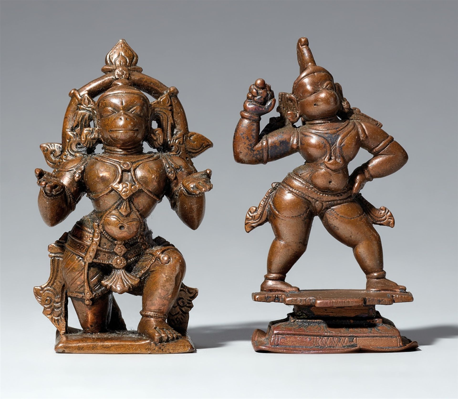 Zwei Figuren des Hanuman. Kupferlegierung. Süd-Indien. 19./20. Jh.