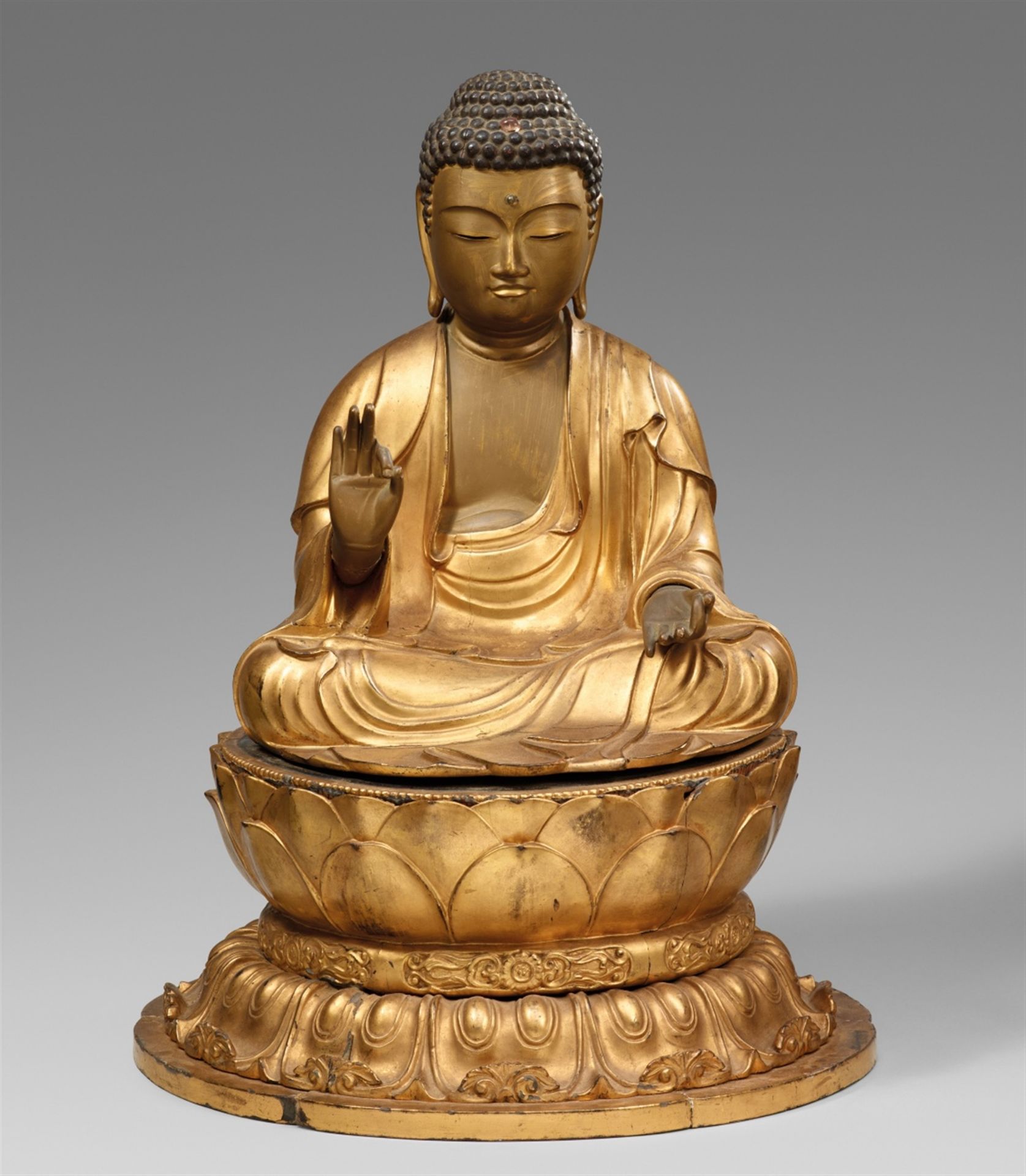 Buddha Amida Nyorai. Holz, über Schwarzlack vergoldet und Goldfarbe. 19. Jh.