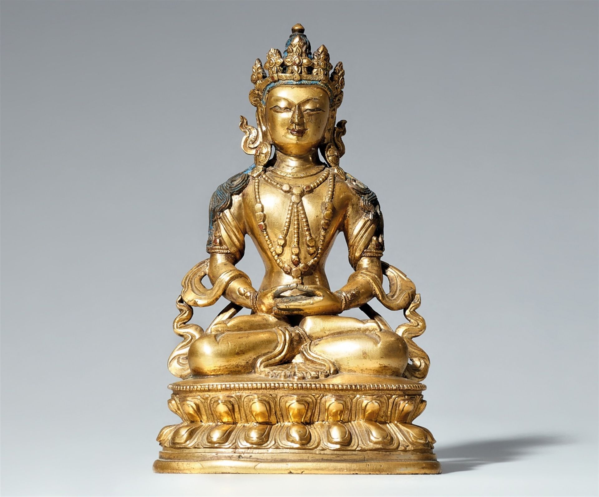 Amitayus. Feuervergoldete Bronze. Tibetochinesisch. 18./19. Jh.