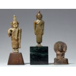 Drei kleine Buddha-Figuren. Gelbmetall. Sri Lanka,19./20. Jh.