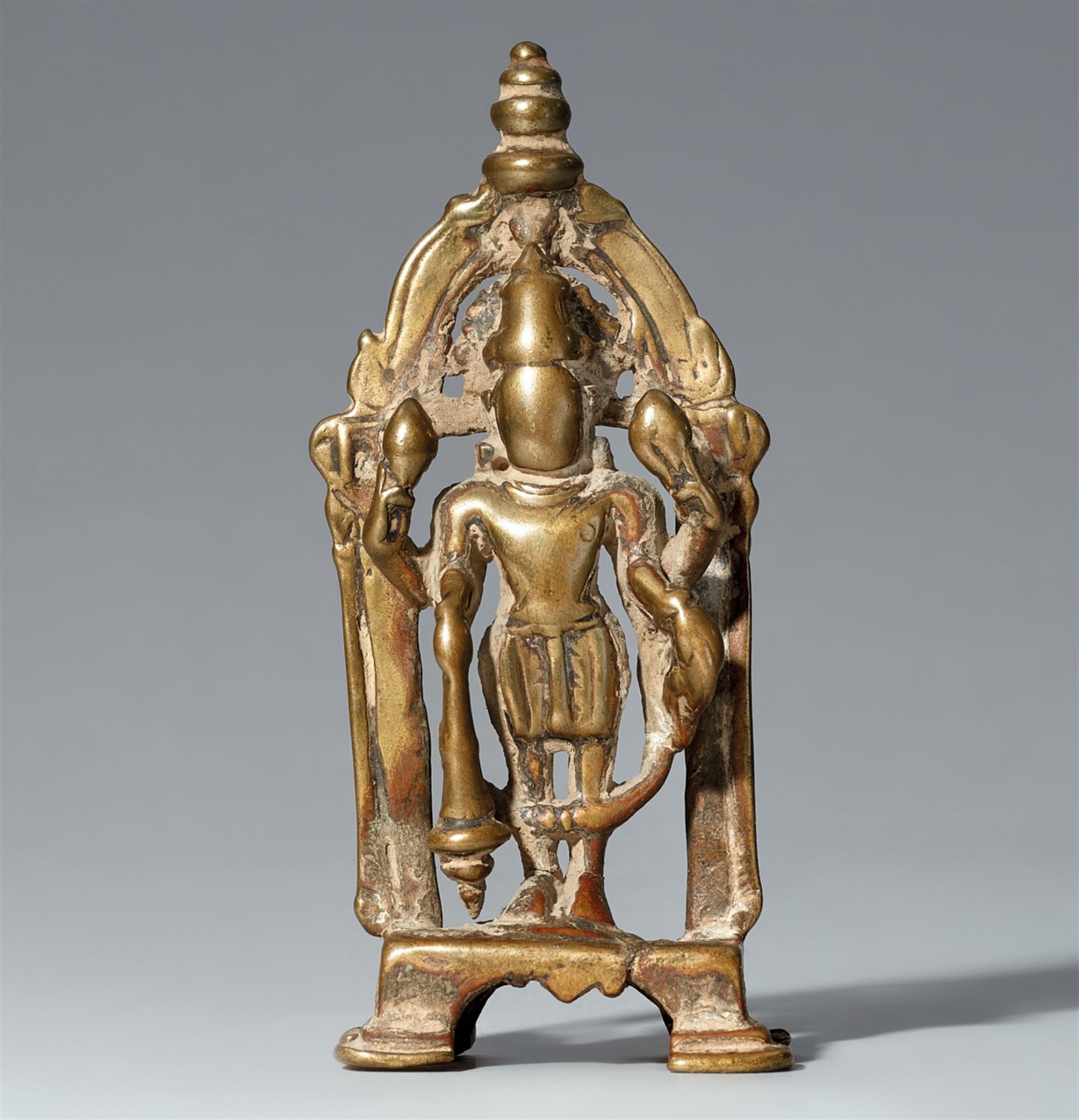 Vishnu-Altar. Gelbguss. Nord-Indien, wohl Bengalen. 17./18. Jh. oder früher