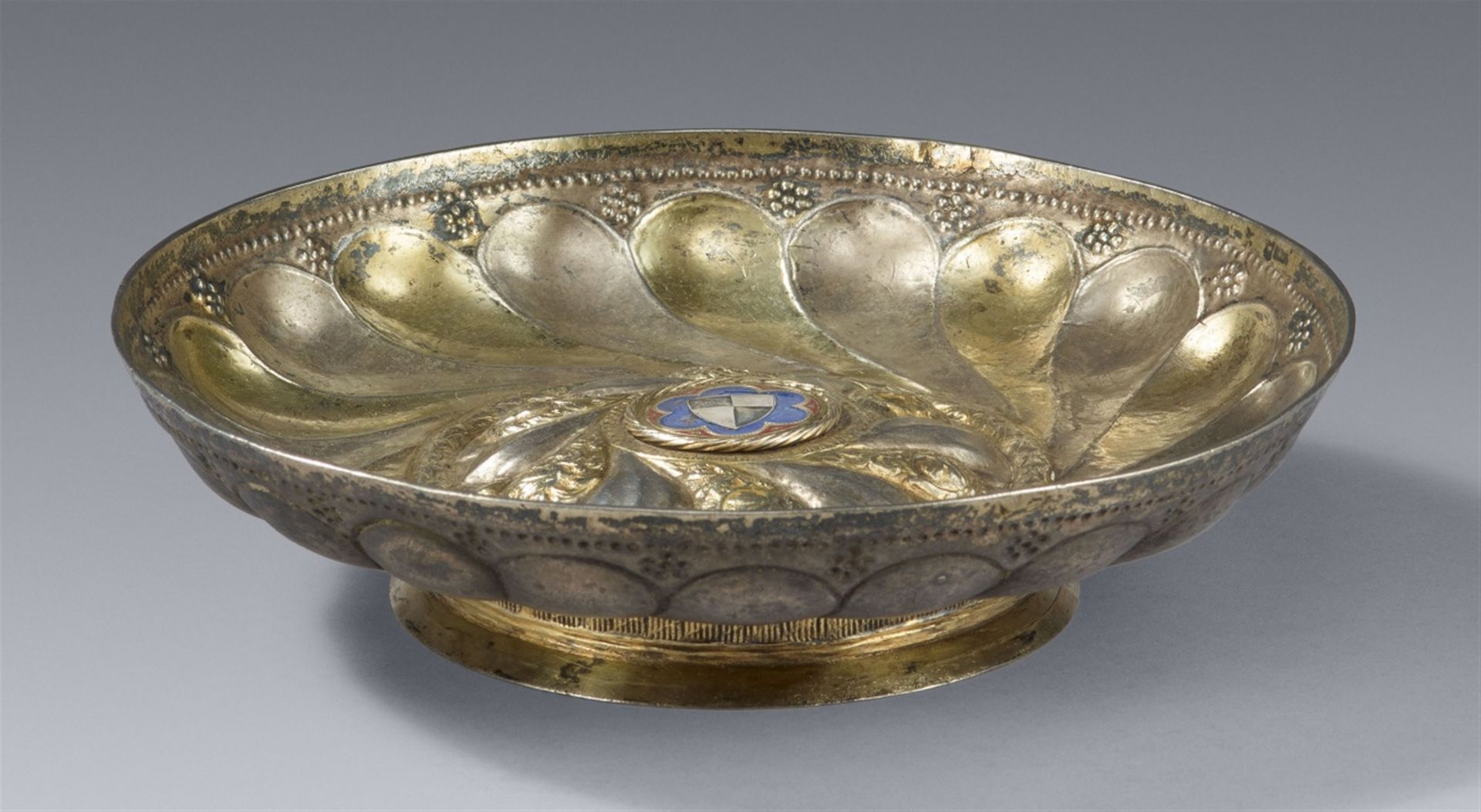A magnificent late Gothic parcel gilt silver tazza with the coat-of-arms of the Counts of Collalto - Image 3 of 3