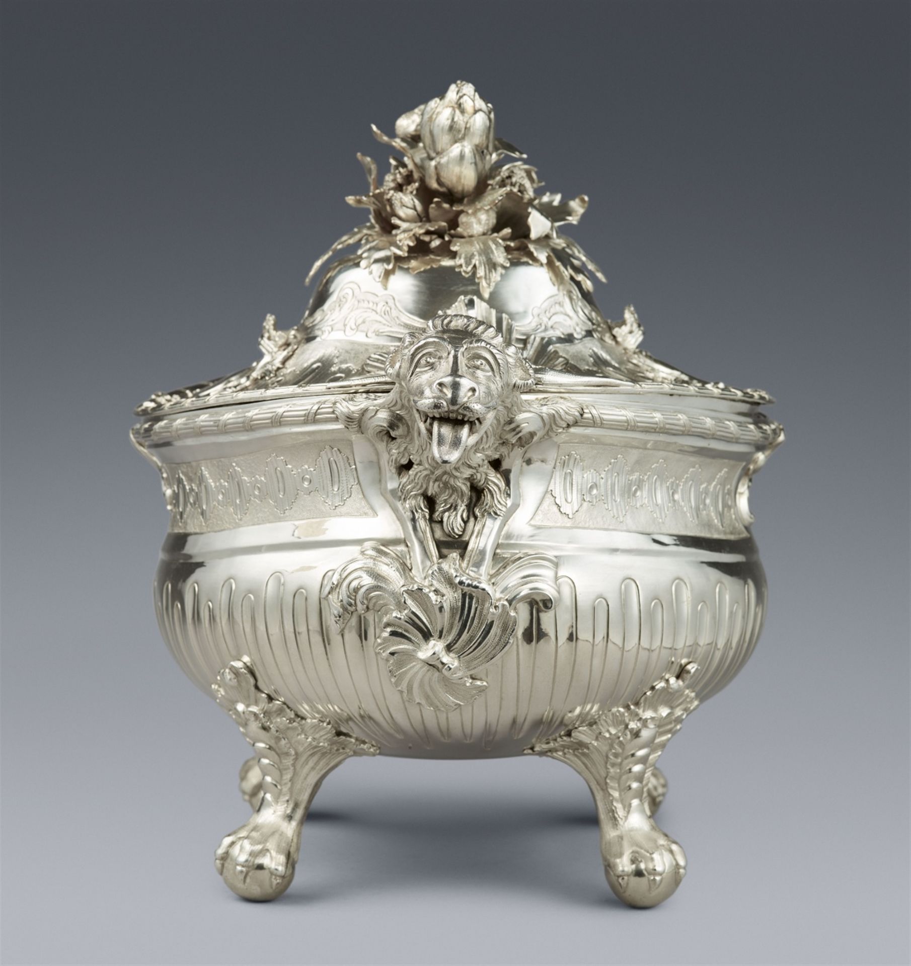 An important Spanish silver tureen and cover - Image 7 of 8