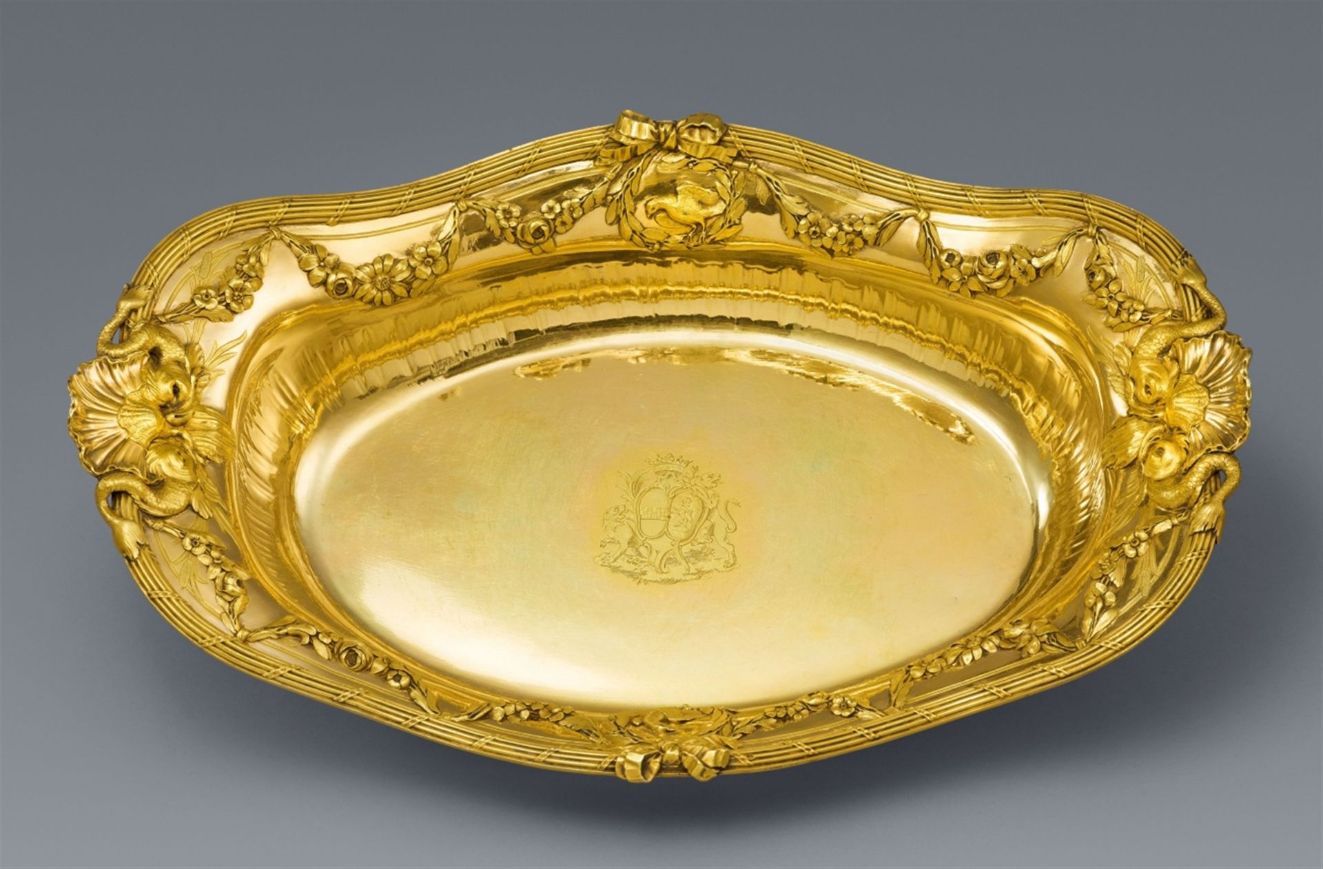 A royal presentation gift: Silver lavabo garniture for the Marquis and Marquise of Montmelas - Image 5 of 10