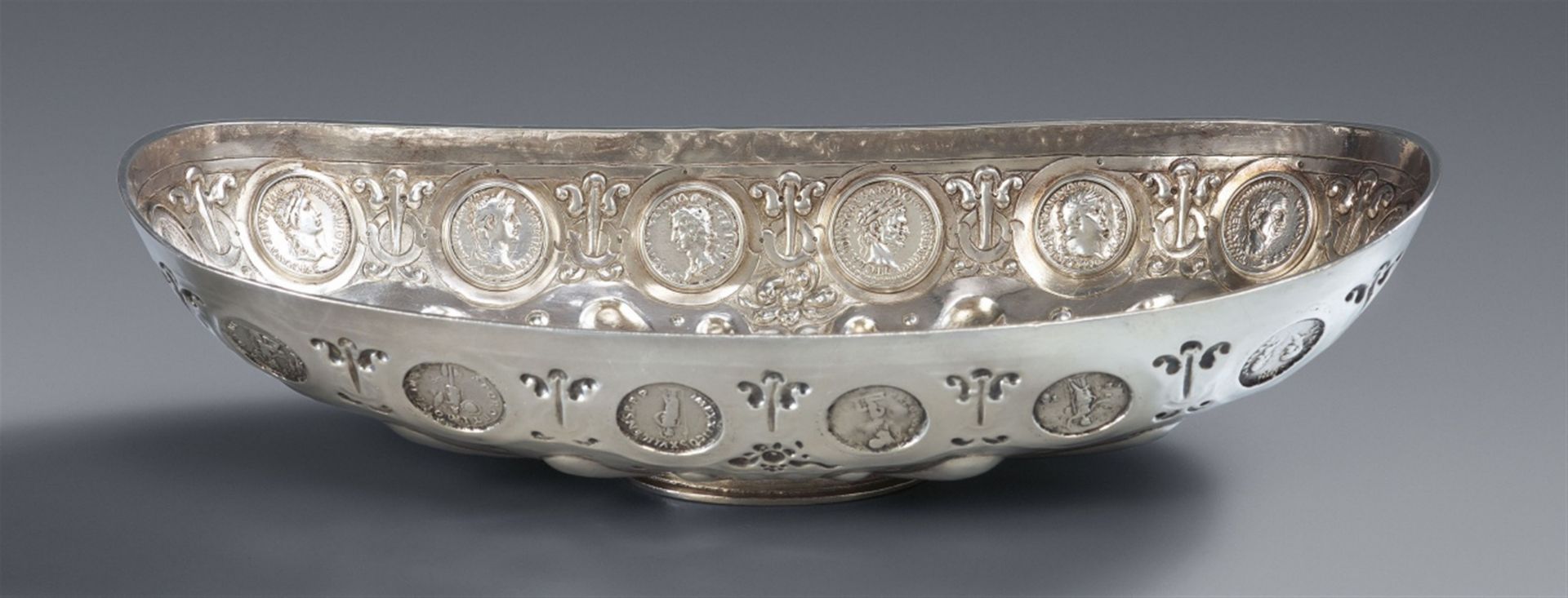 An Antwerp Renaissance silver bowl with Roman coins - Image 7 of 7