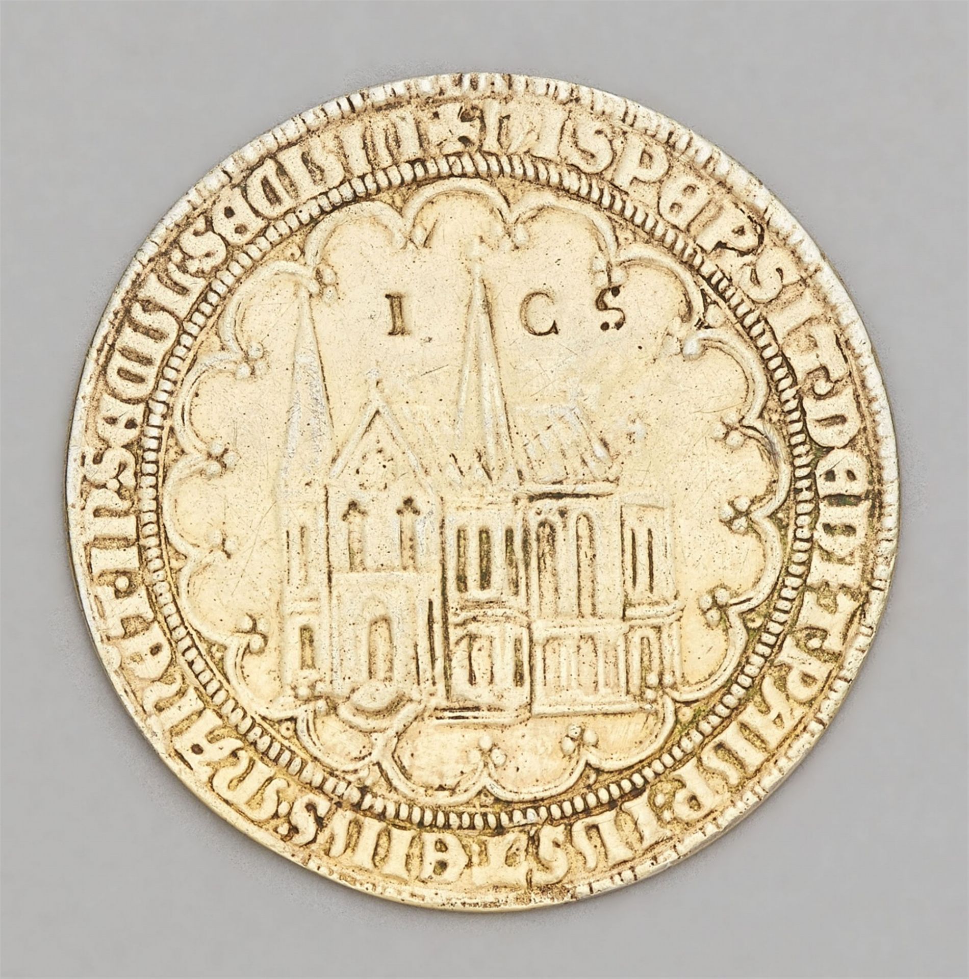 A silver gilt medallion commemorating Saint Elisabeth - Image 4 of 4