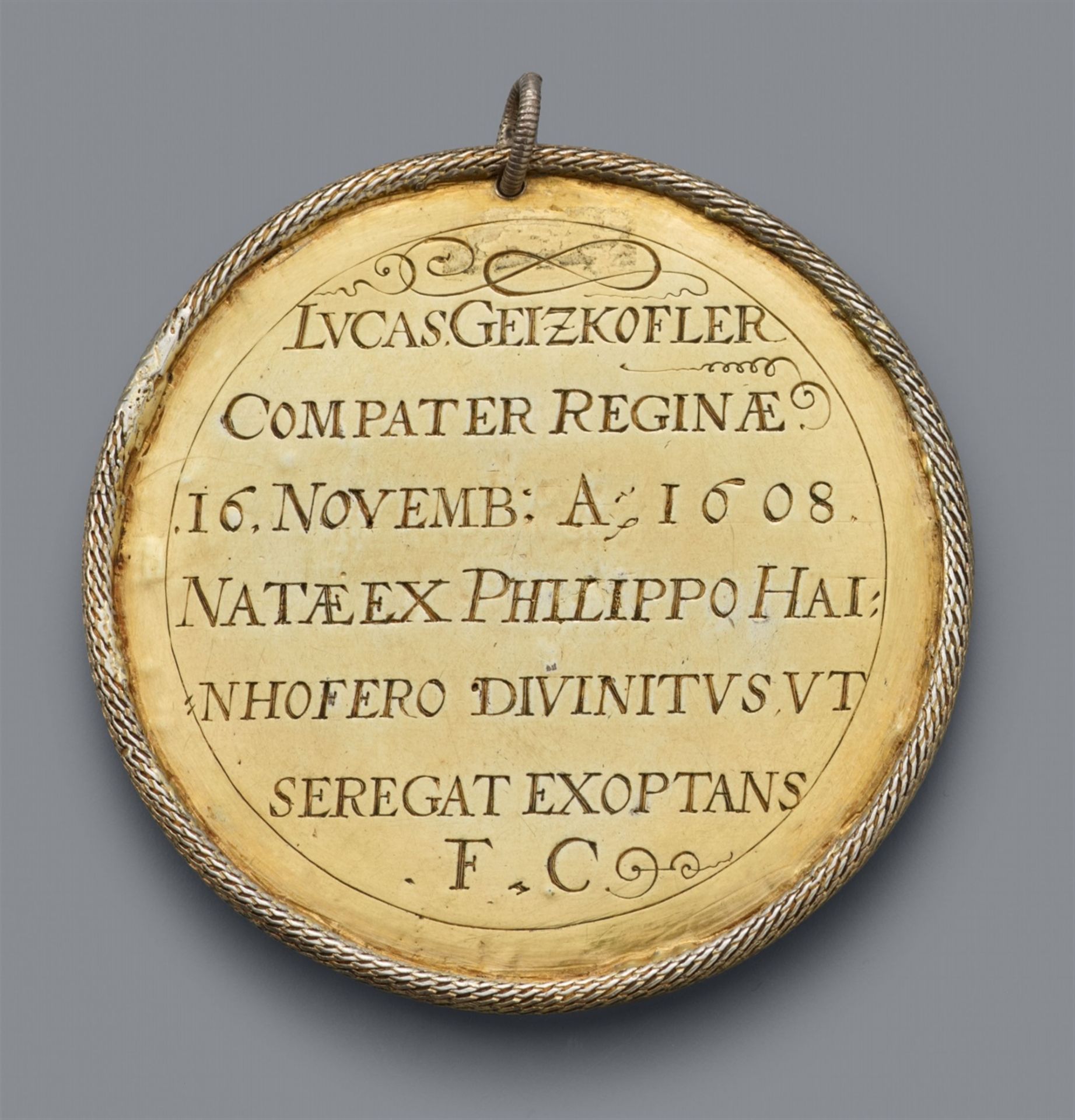 An important silver gilt medallion with the adoration of the shepherds, Gift for the birth of Regina - Image 3 of 4