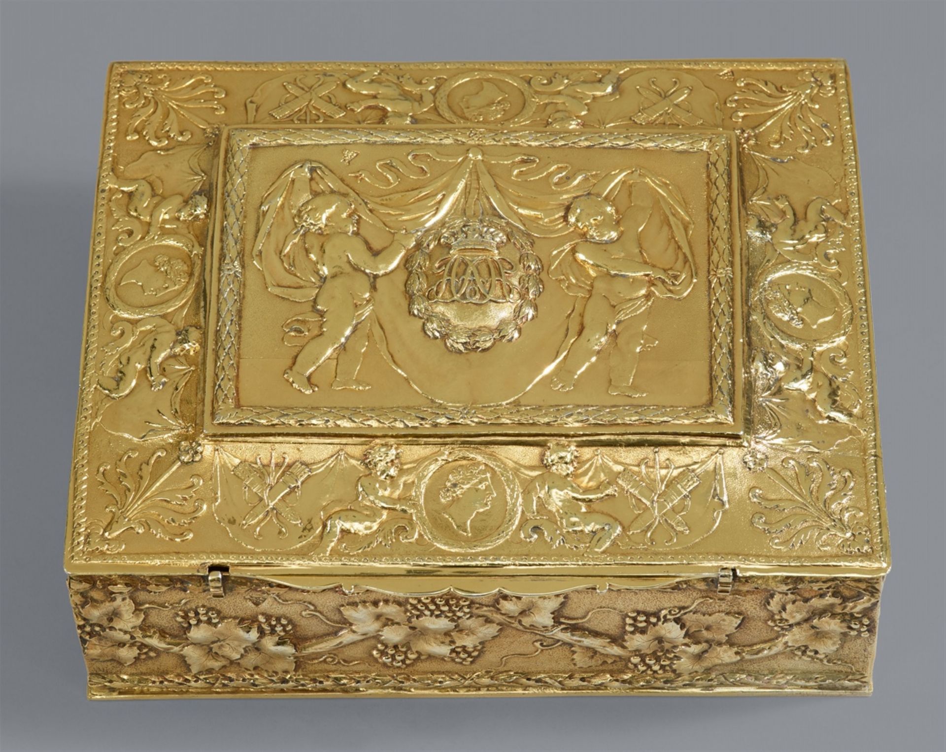A courtly Parisian silver gilt toilette box - Image 5 of 6