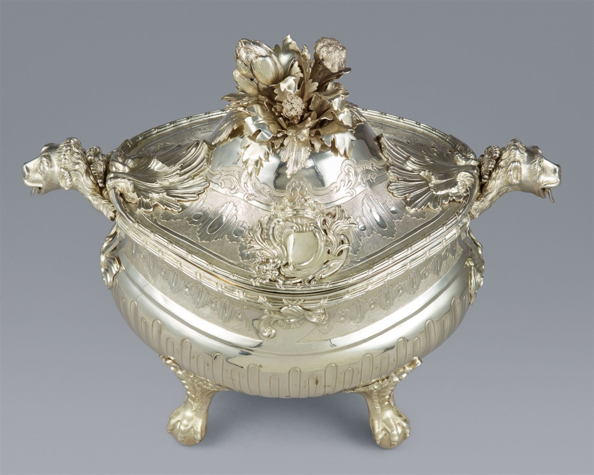 An important Spanish silver tureen and cover - Image 6 of 8